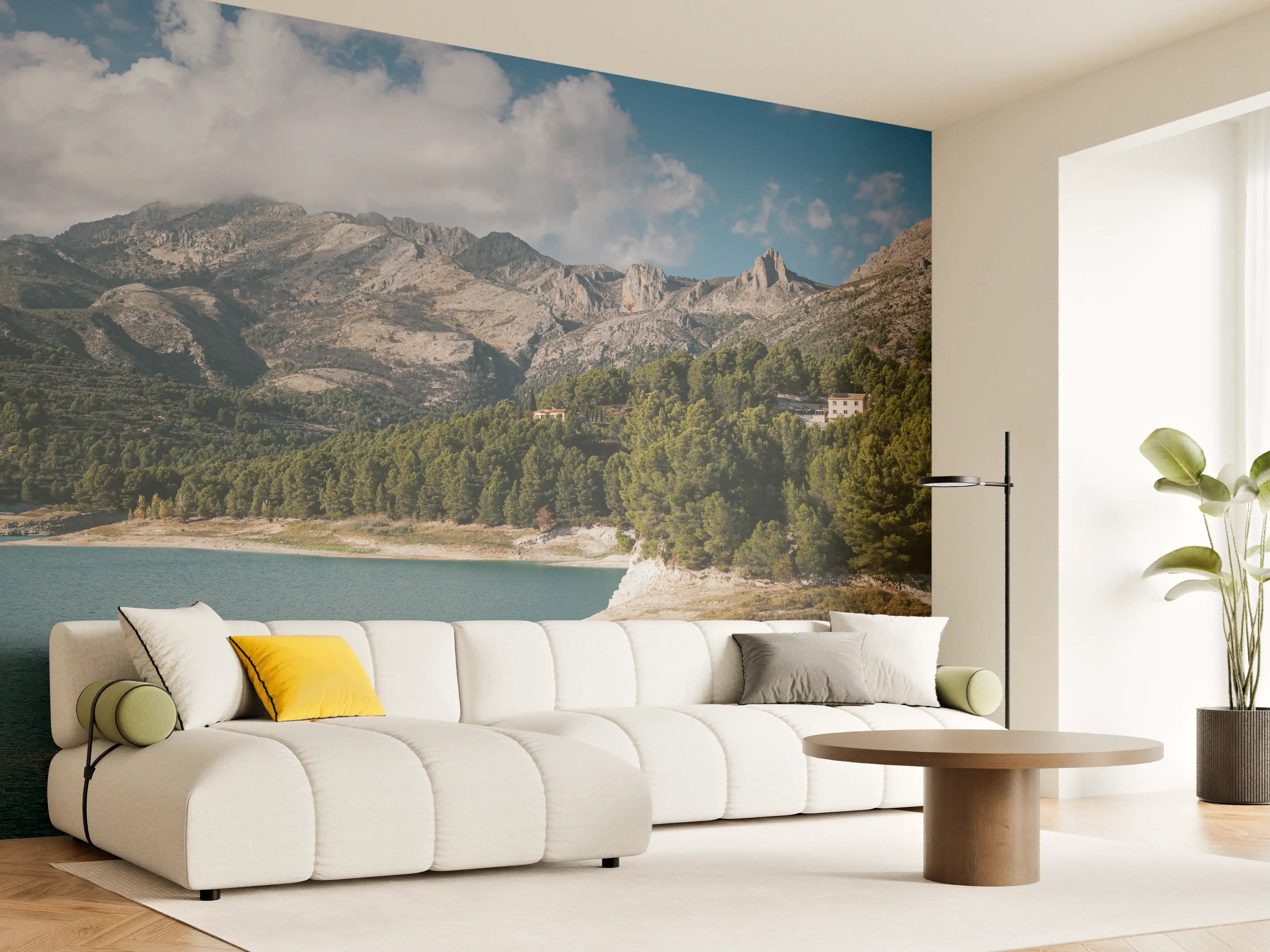 Wandverkleidung Wohnzimmer - Landschaft am See unter Bergkette mit Wäldern