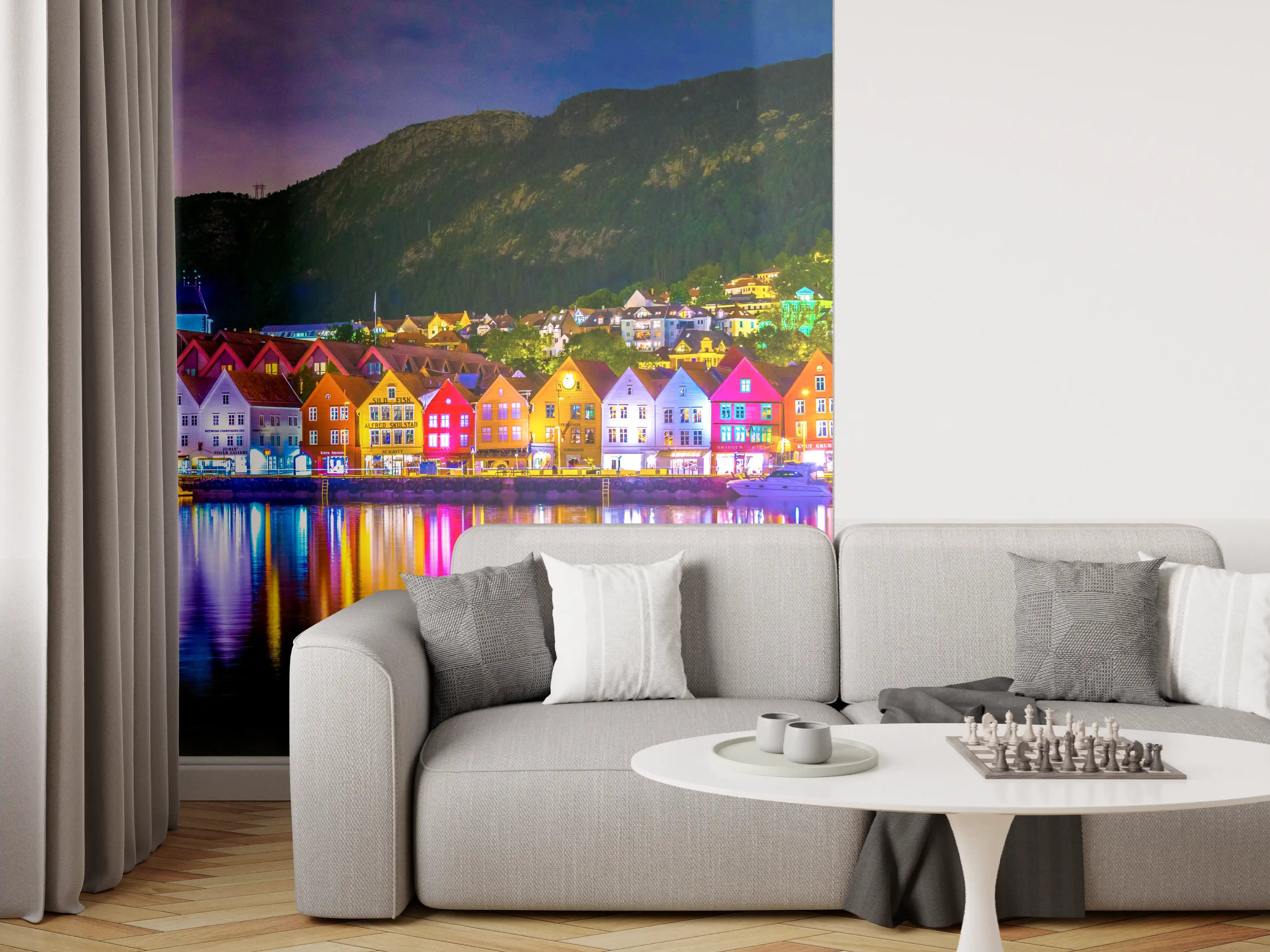 Wandverkleidung Wohnzimmer - Leuchtende Häuser am Hafen bei Nacht