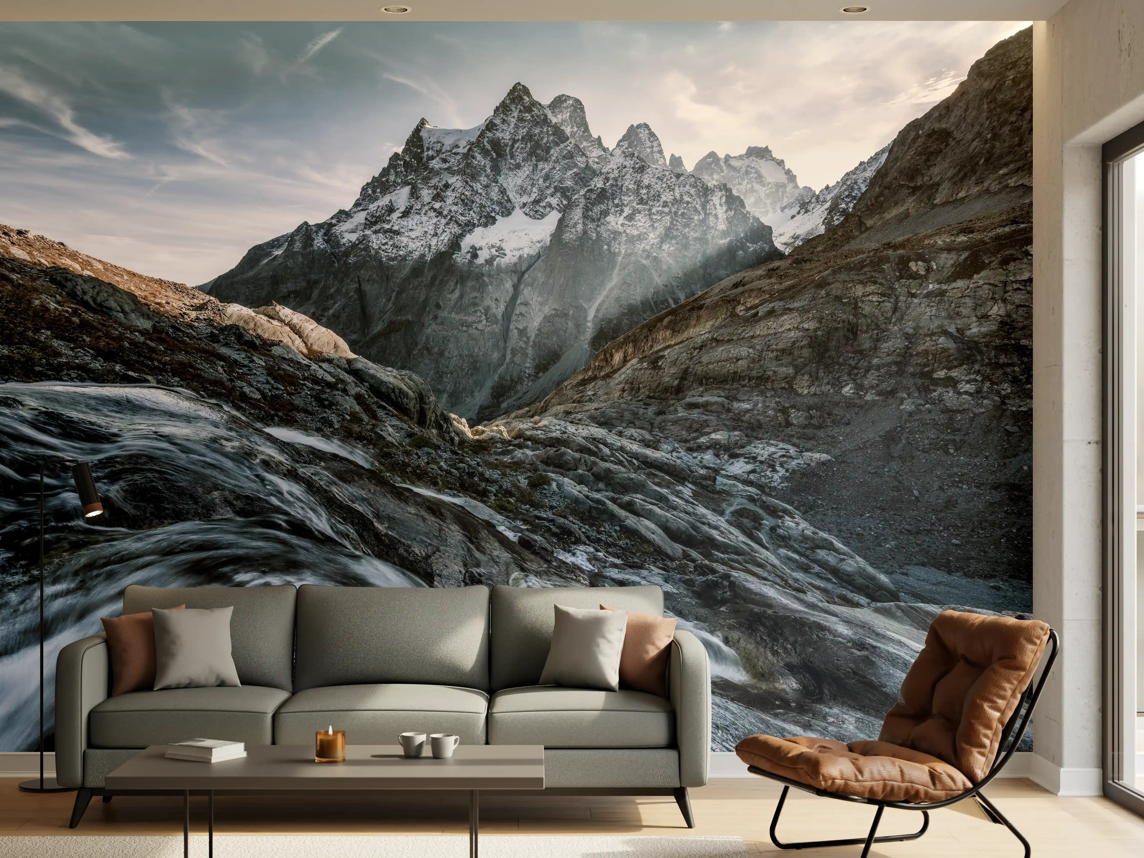 Wandverkleidung Wohnzimmer - Majestätische Bergkulisse mit rauschendem Fluss