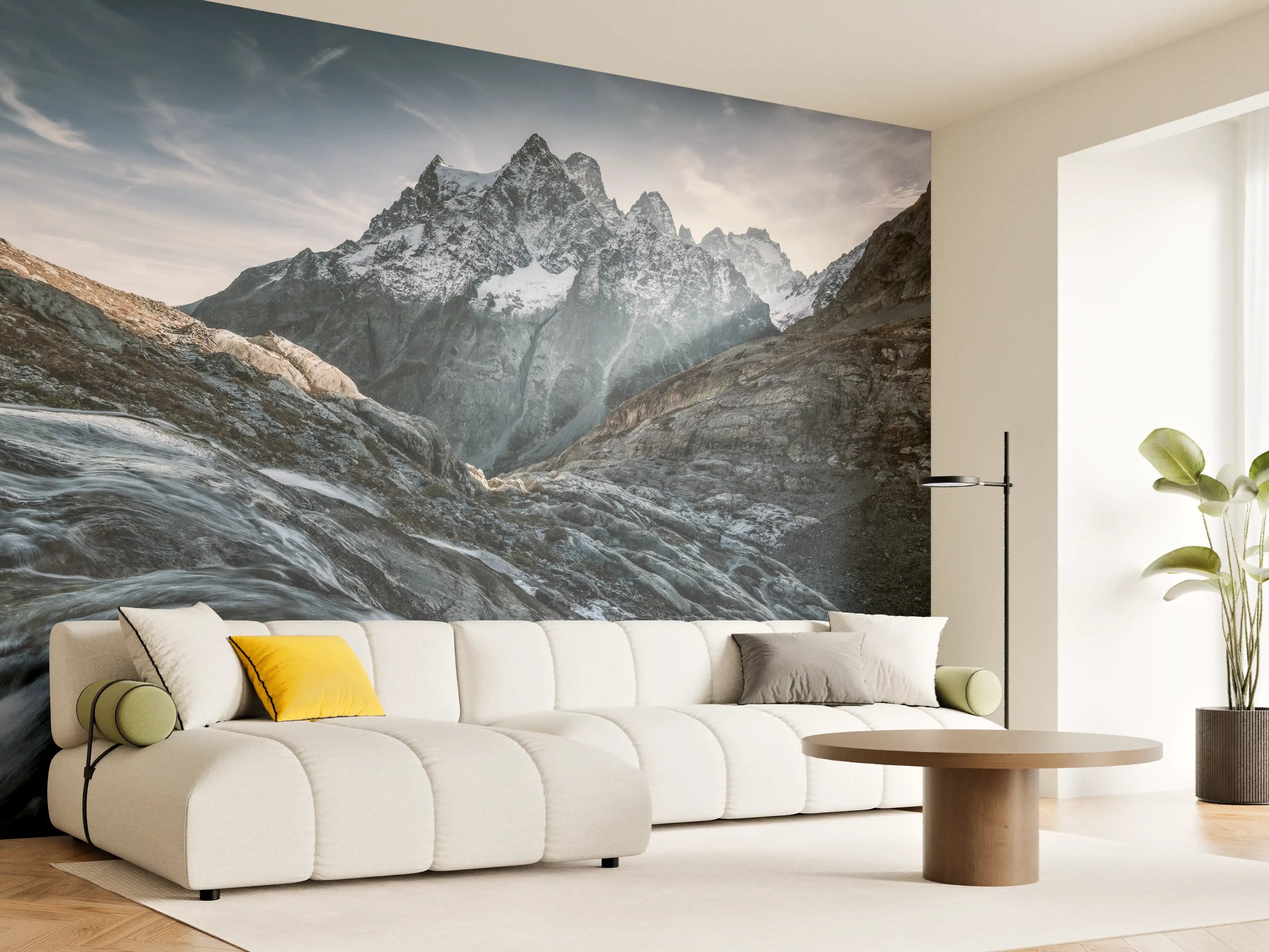 Wandverkleidung Wohnzimmer - Majestätische Bergkulisse mit rauschendem Fluss