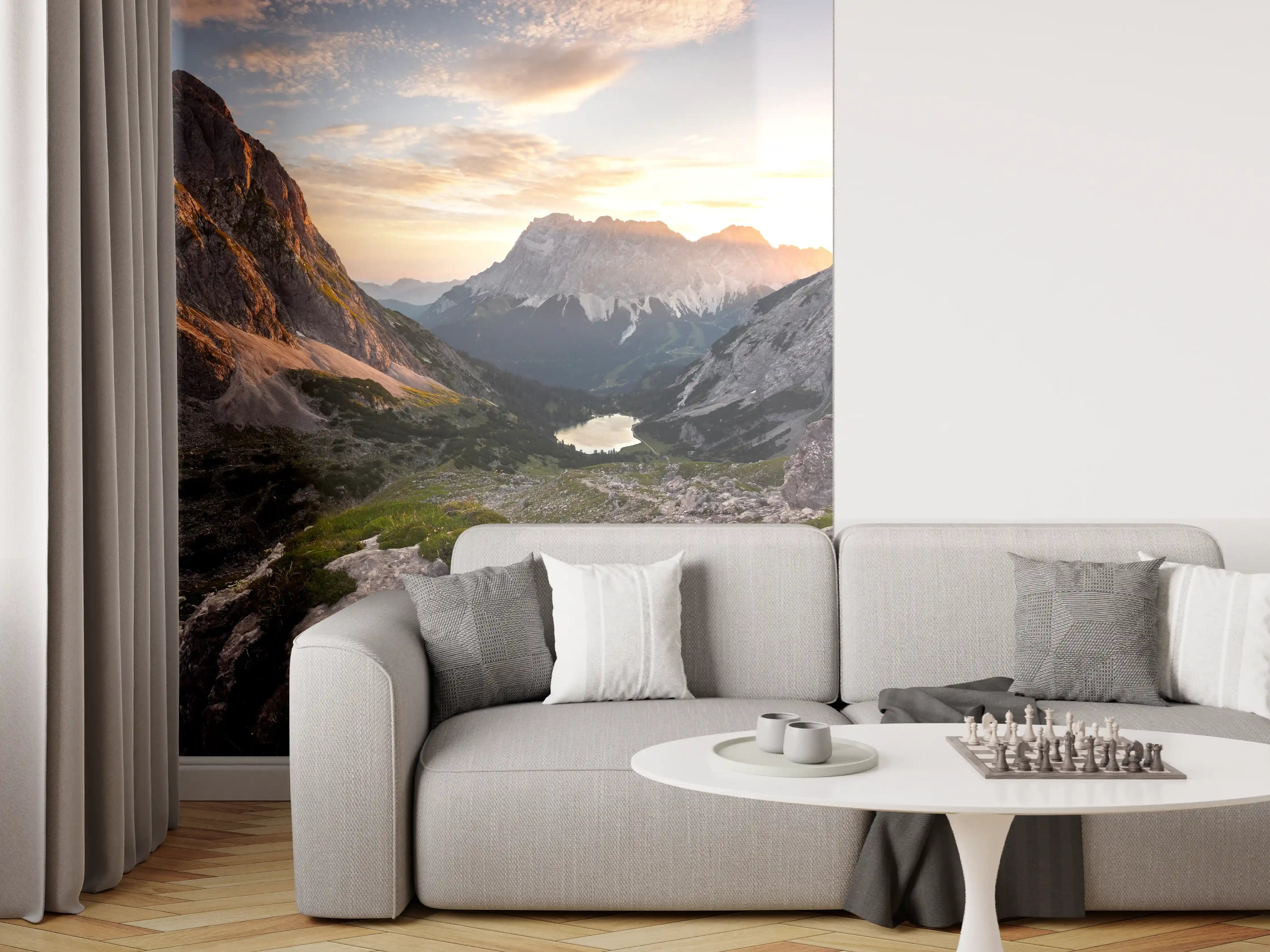 Wandverkleidung Wohnzimmer - Majestätische Berglandschaft im Sonnenuntergang