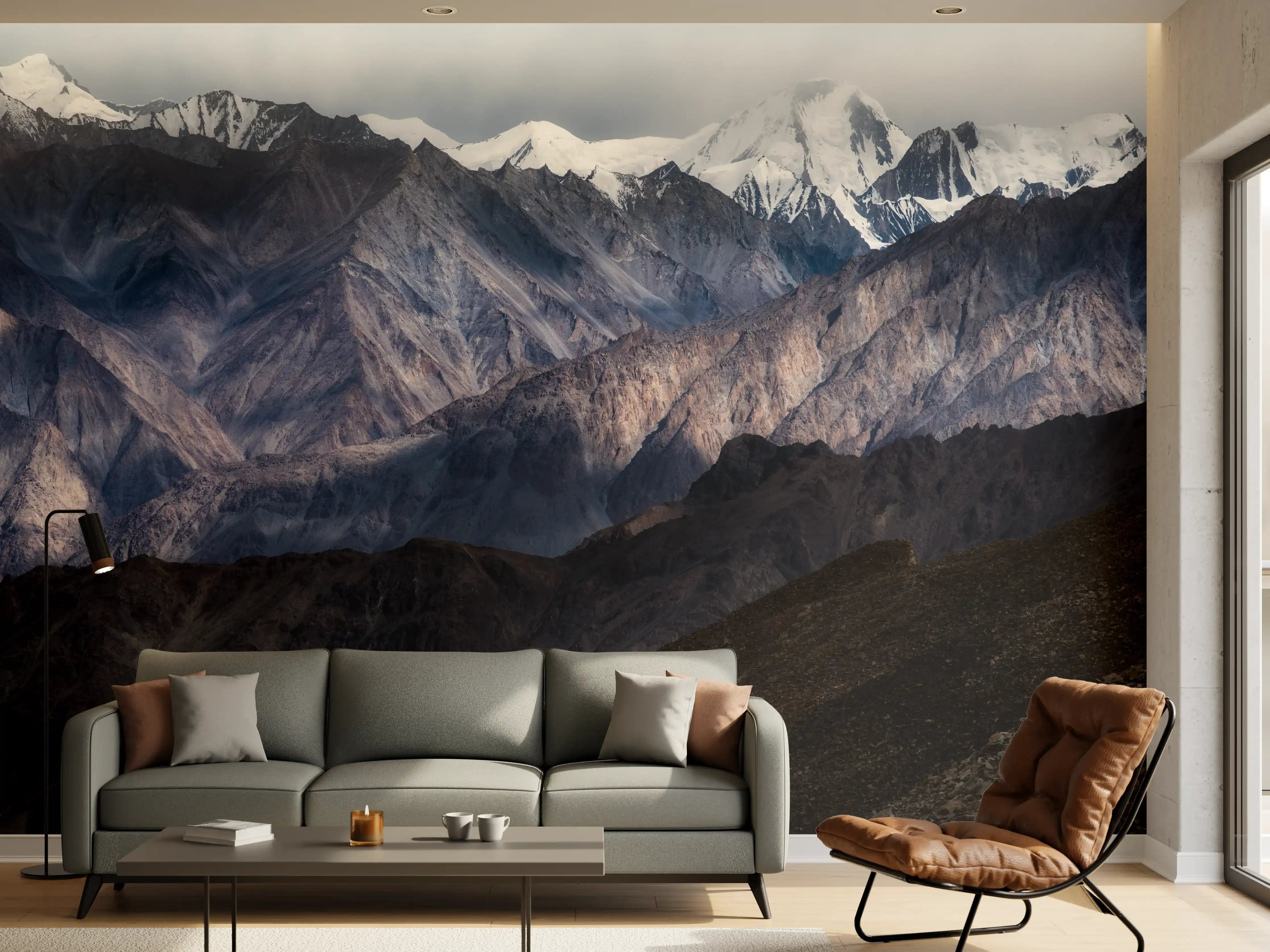 Wandverkleidung Wohnzimmer - Majestätische Bergwelt in nebliger Atmosphäre
