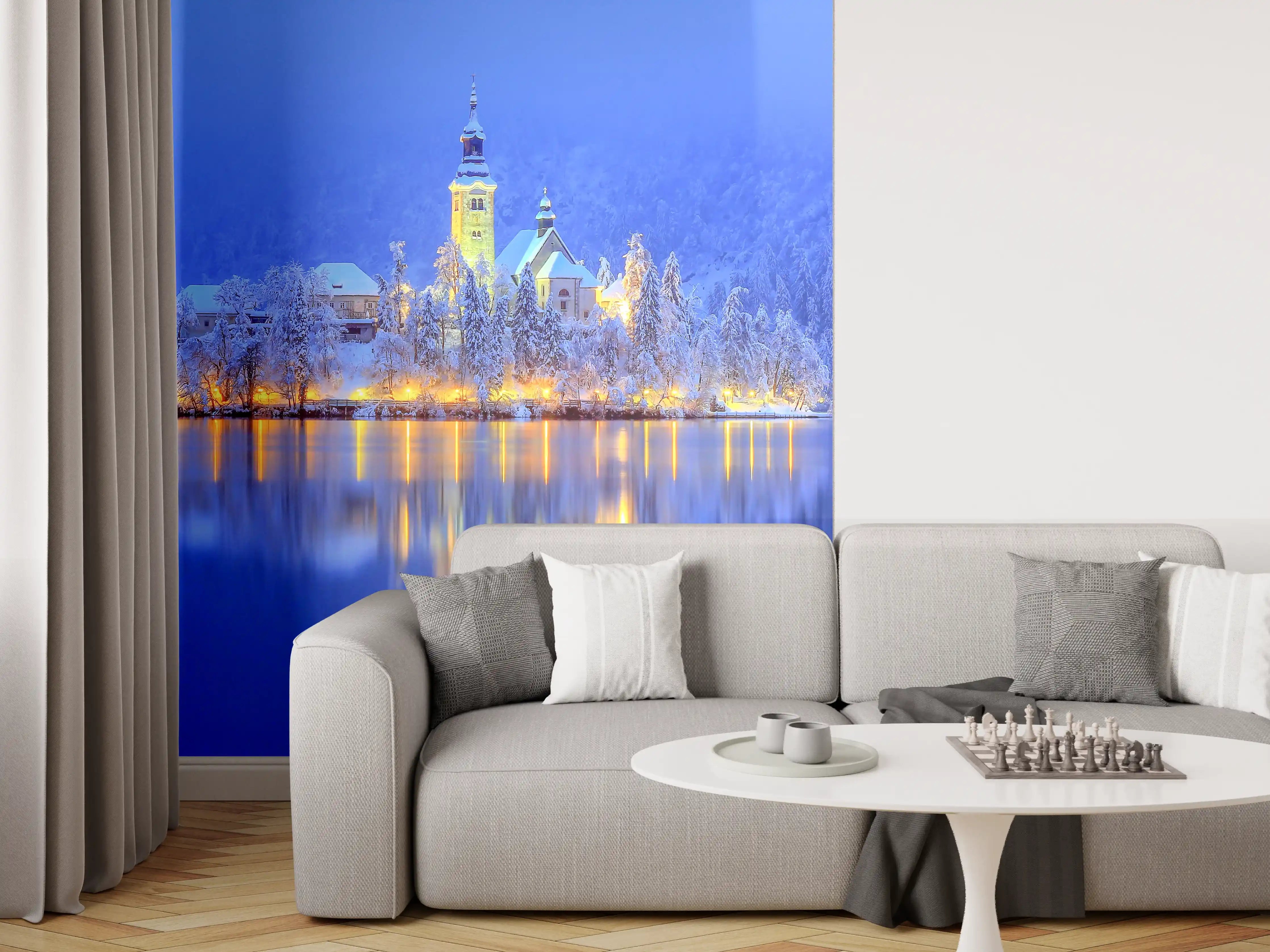 Wandverkleidung Wohnzimmer - Malerische Winterlandschaft mit Kirche am See