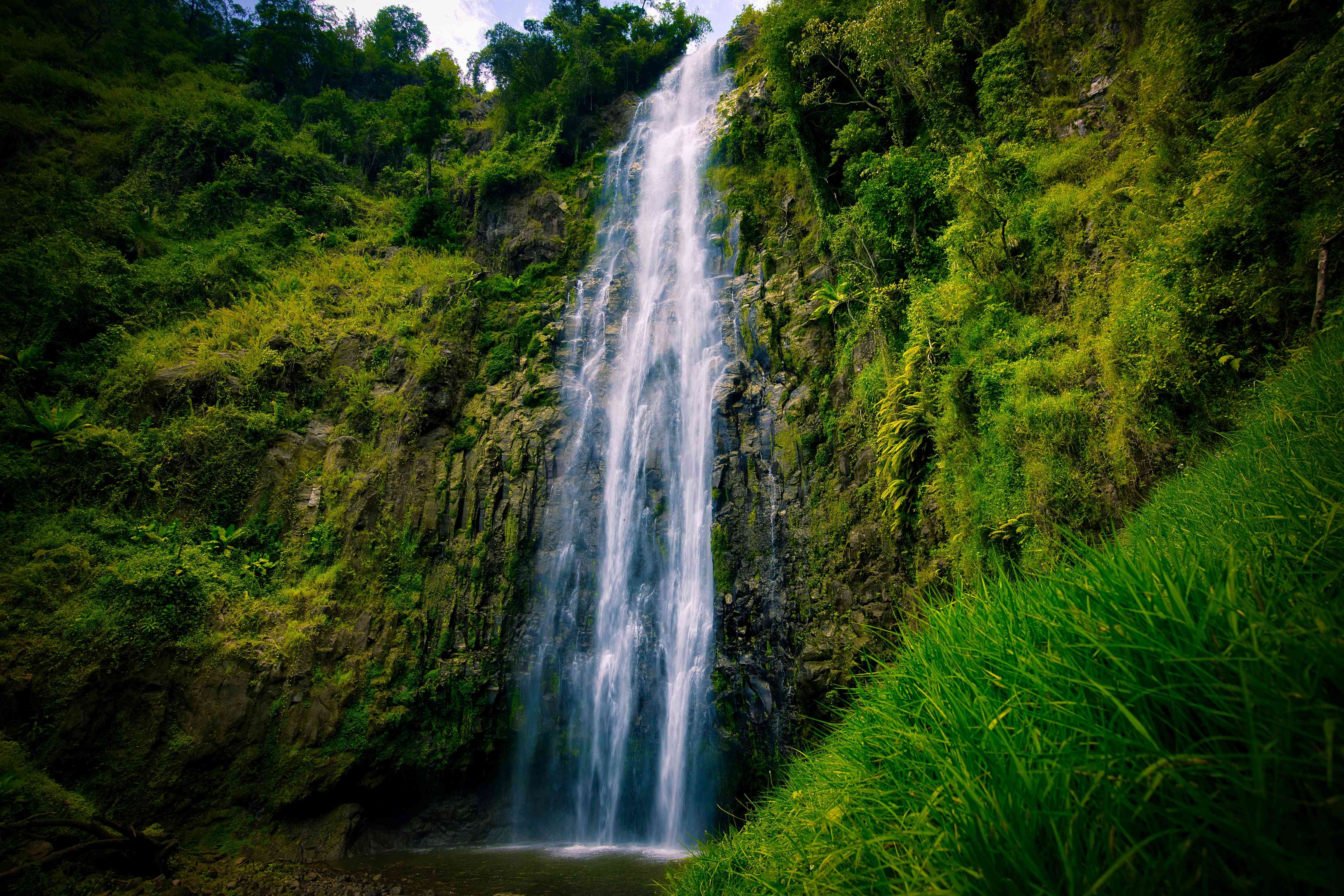 Wandverkleidung Wohnzimmer-Materuni Waterfall