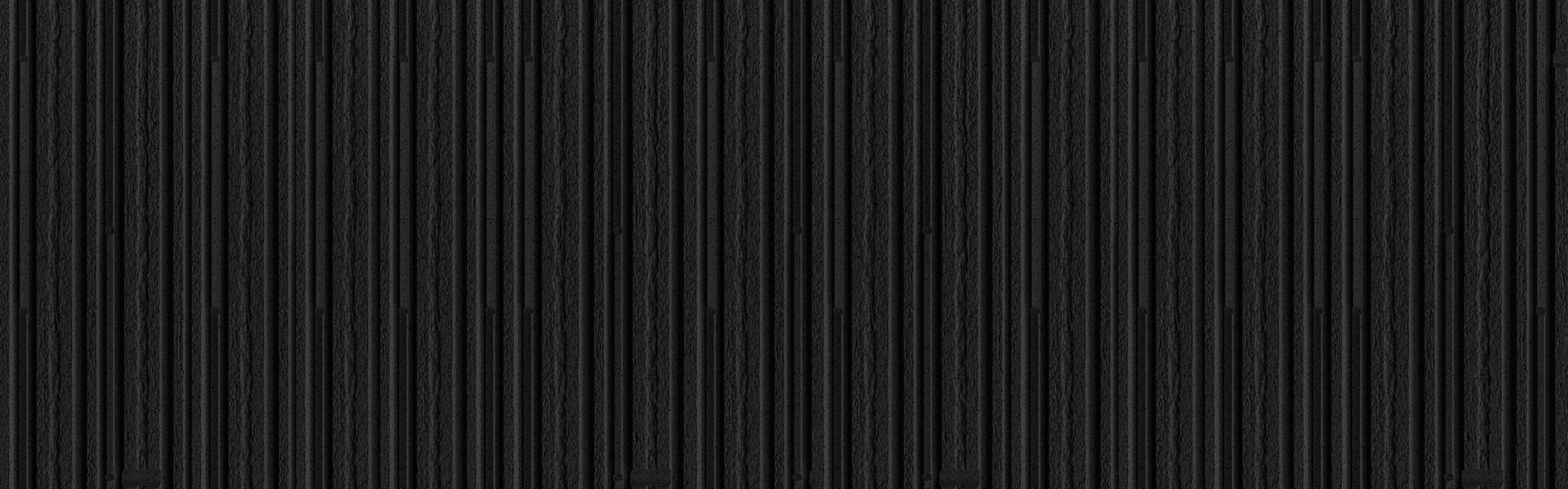 Wandverkleidung Wohnzimmer-Moderner schwarzer Holzofen in schwarz-weißer Umgebung