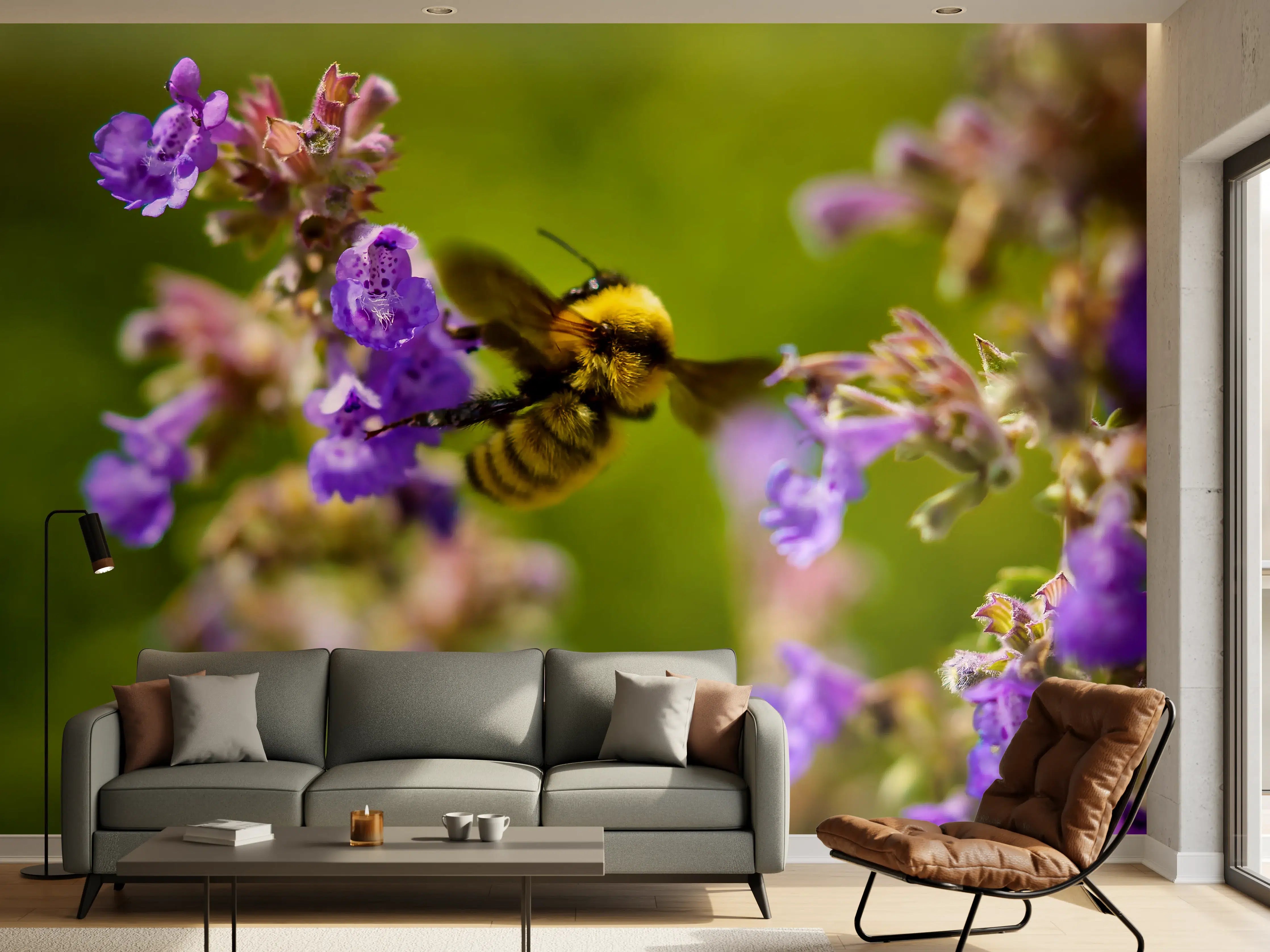 Wandverkleidung Wohnzimmer - Nahaufnahme einer Honigbiene