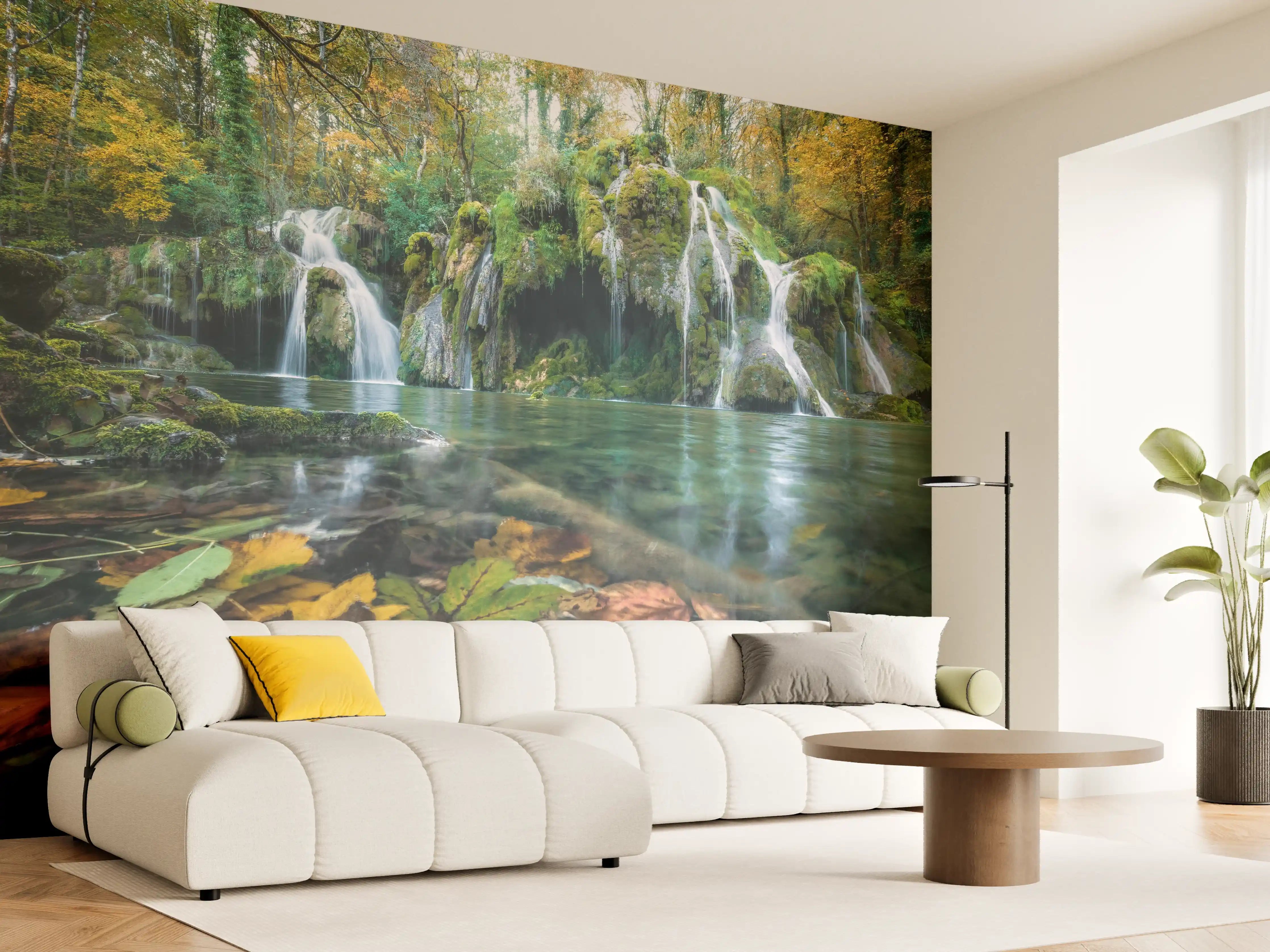 Wandverkleidung Wohnzimmer - Naturidyll mit Wasserfall und Herbstblättern