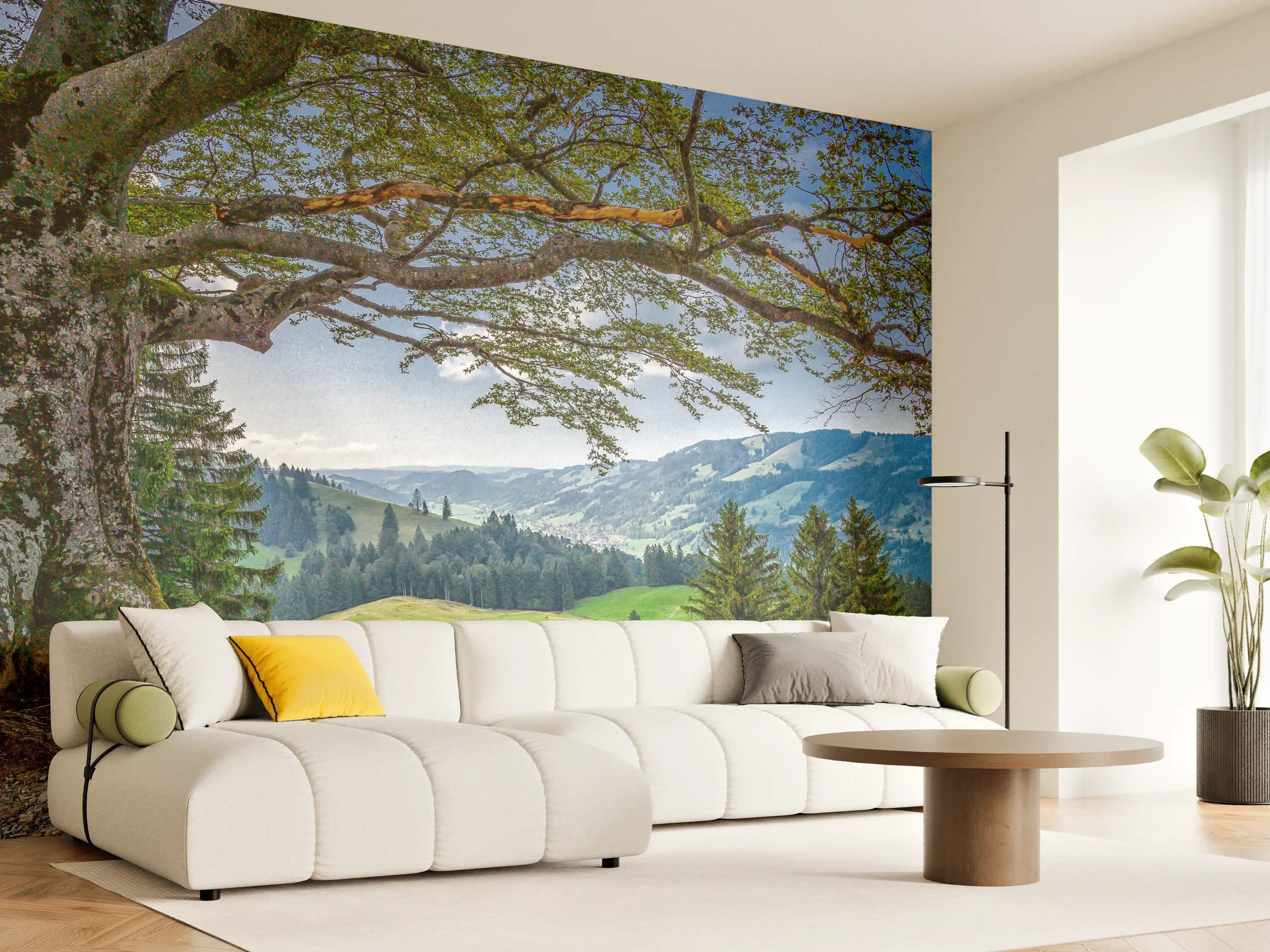 Wandverkleidung Wohnzimmer - Naturkulisse mit Baum und Bergblick