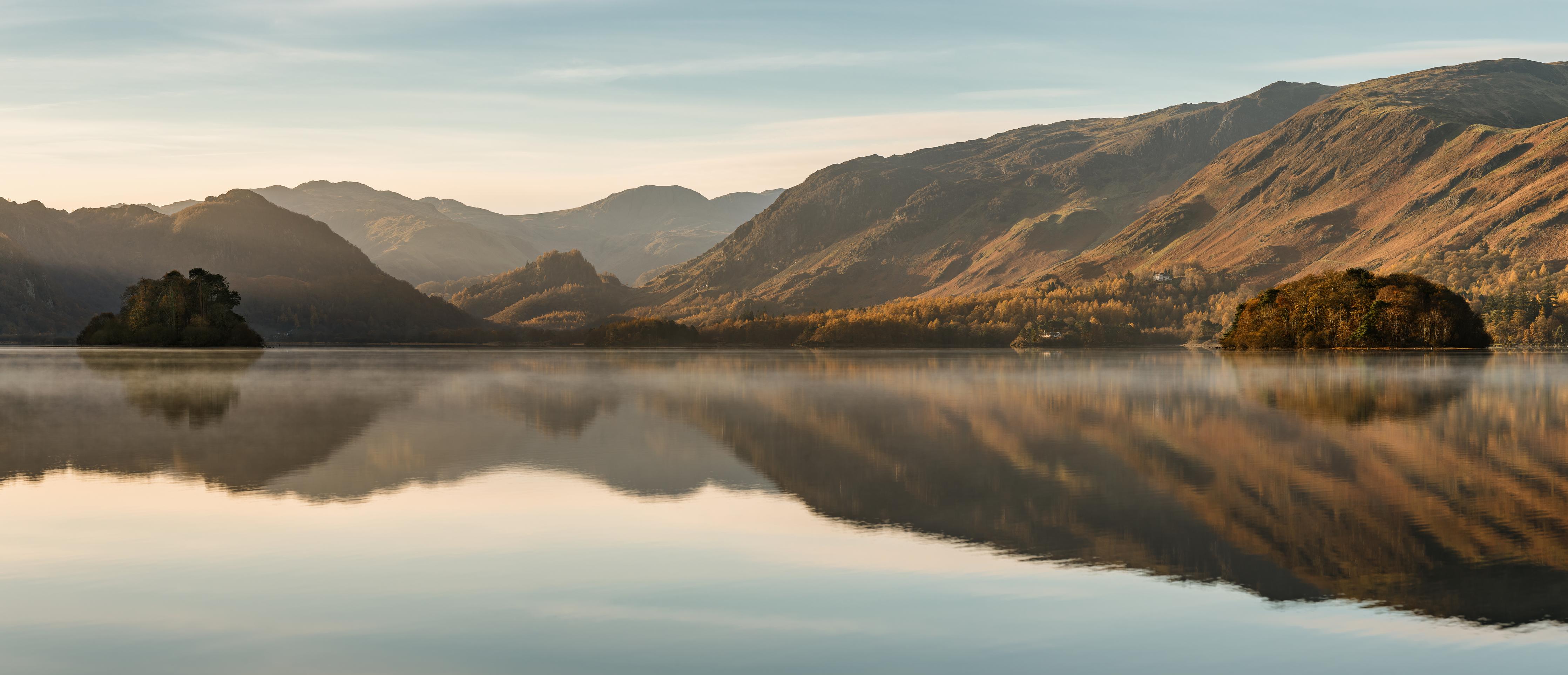 Wandverkleidung Wohnzimmer-Ruhige Reflexionen im stillen Derwentwater