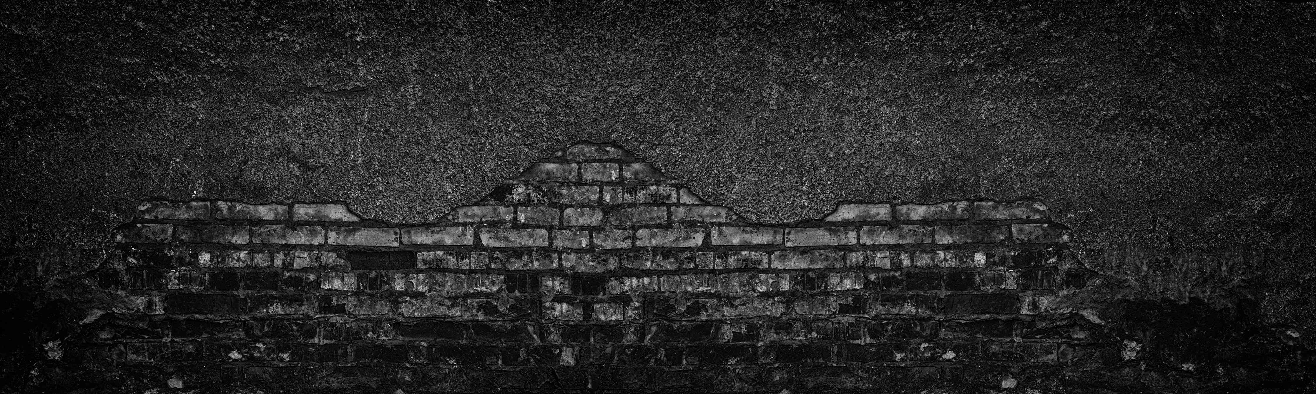 Wandverkleidung Wohnzimmer-Schwarz gebrannte Ziegelwand mit abgefallenem Putz