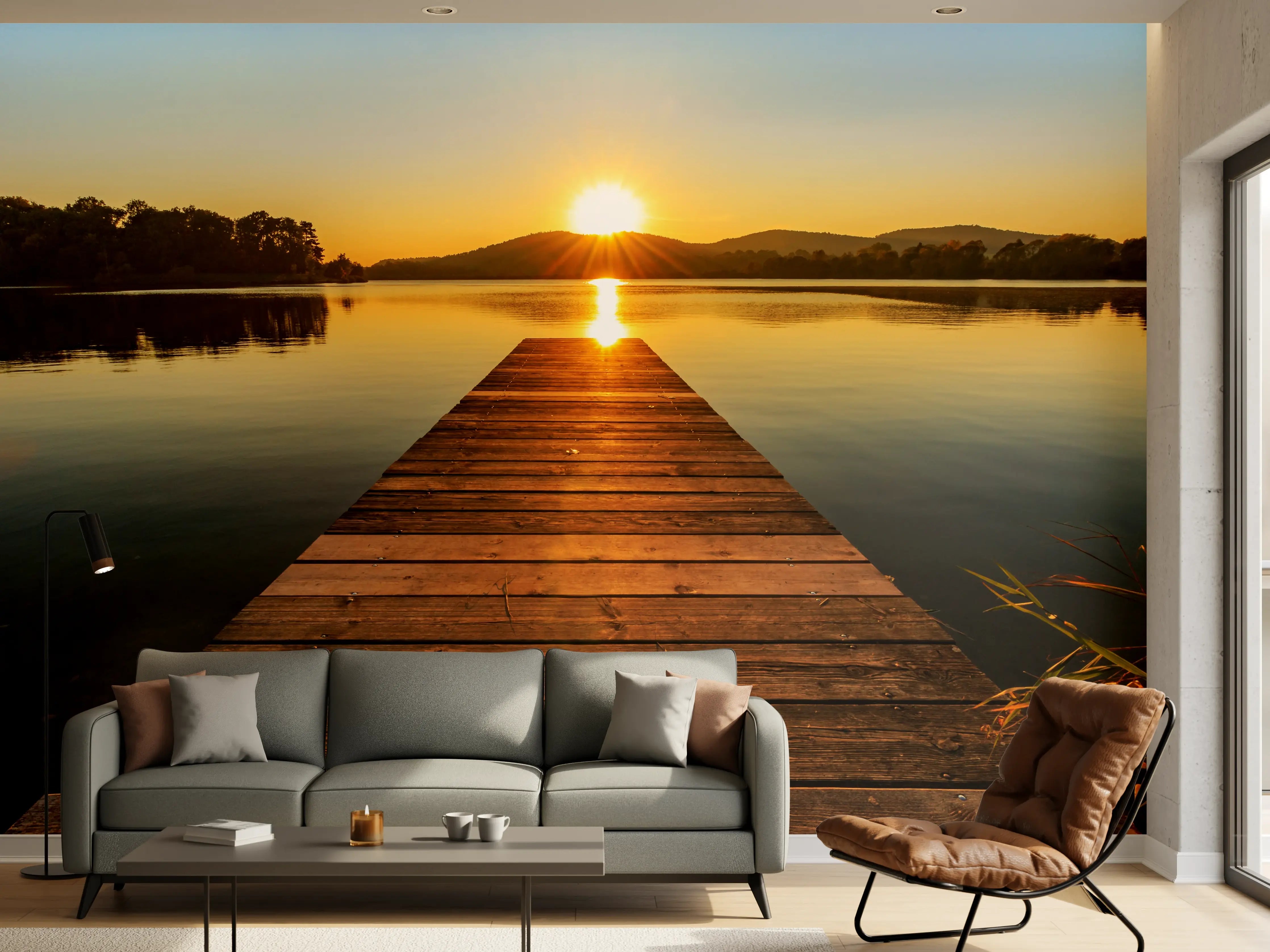Wandverkleidung Wohnzimmer - Sonnenaufgang über dem Wasser mit Steg
