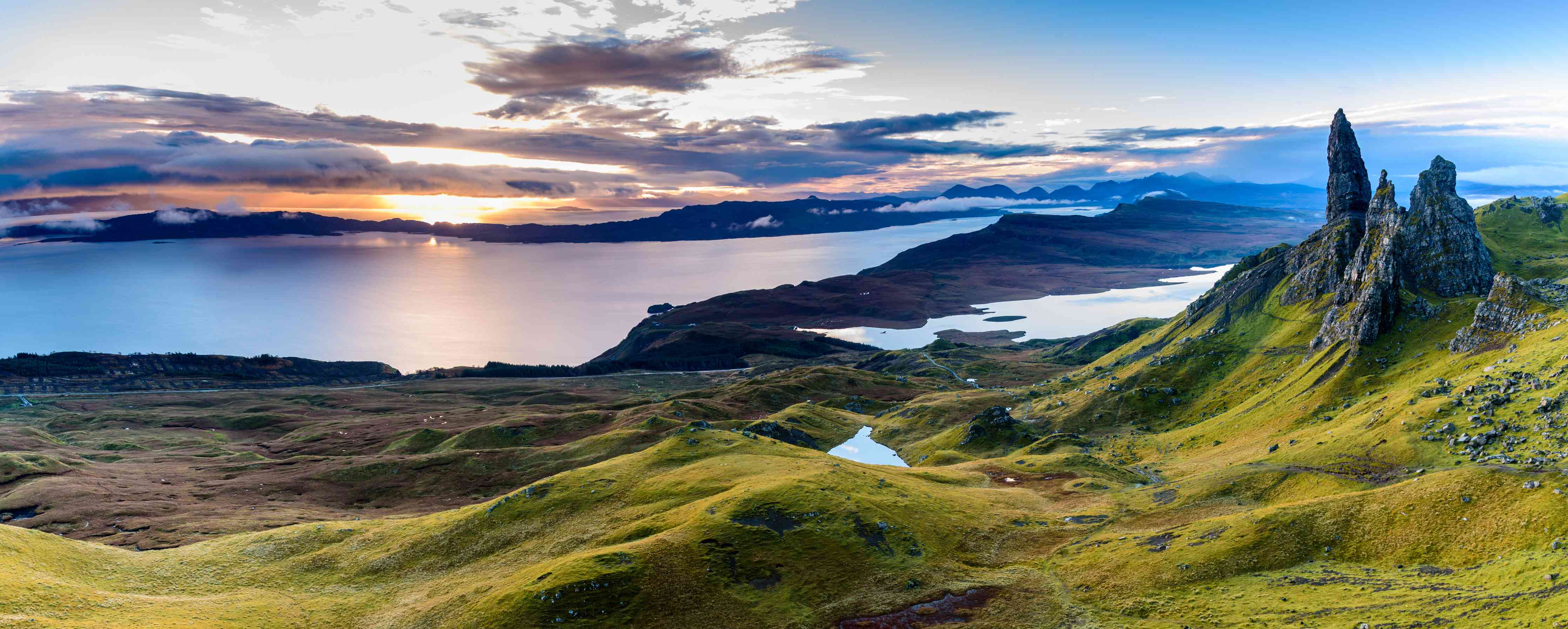 Wandverkleidung Wohnzimmer-Spektakuläre Landschaft mit Gipfeln und Wasser