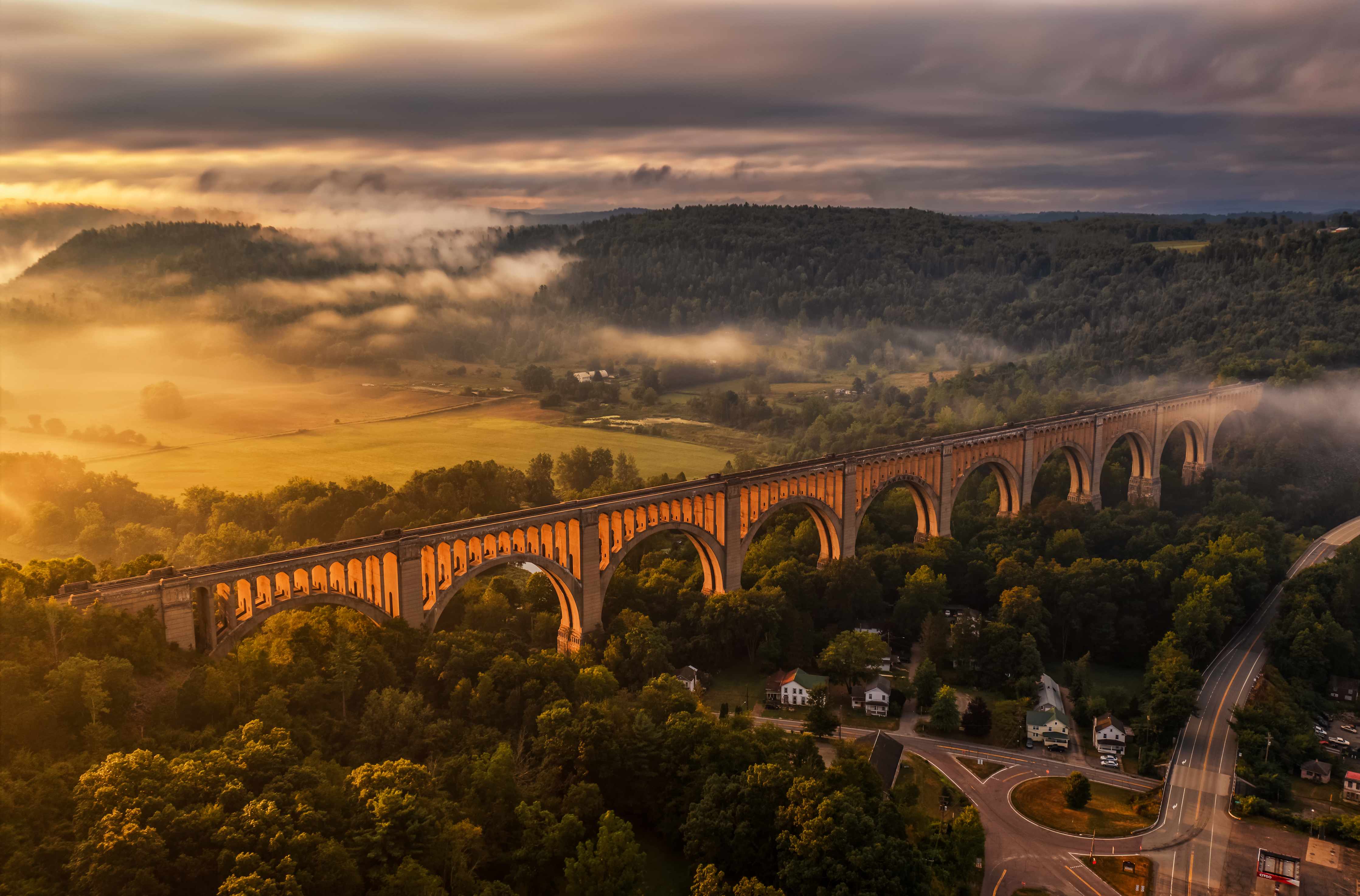 Wandverkleidung Wohnzimmer-Spektakuläre Zugbrücke in Morgenstimmung