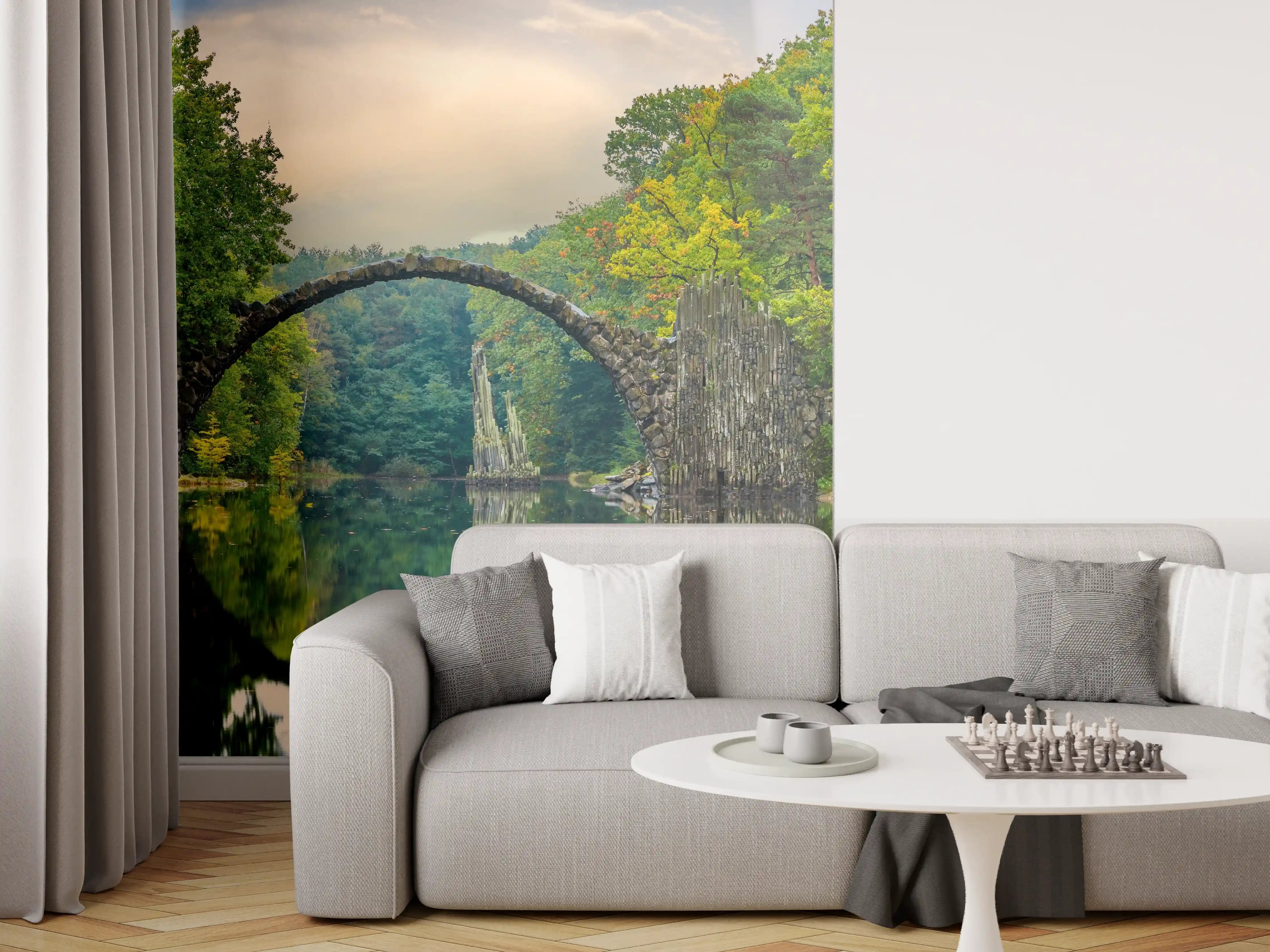 Wandverkleidung Wohnzimmer - Steinbrücke über Fluss im Wald