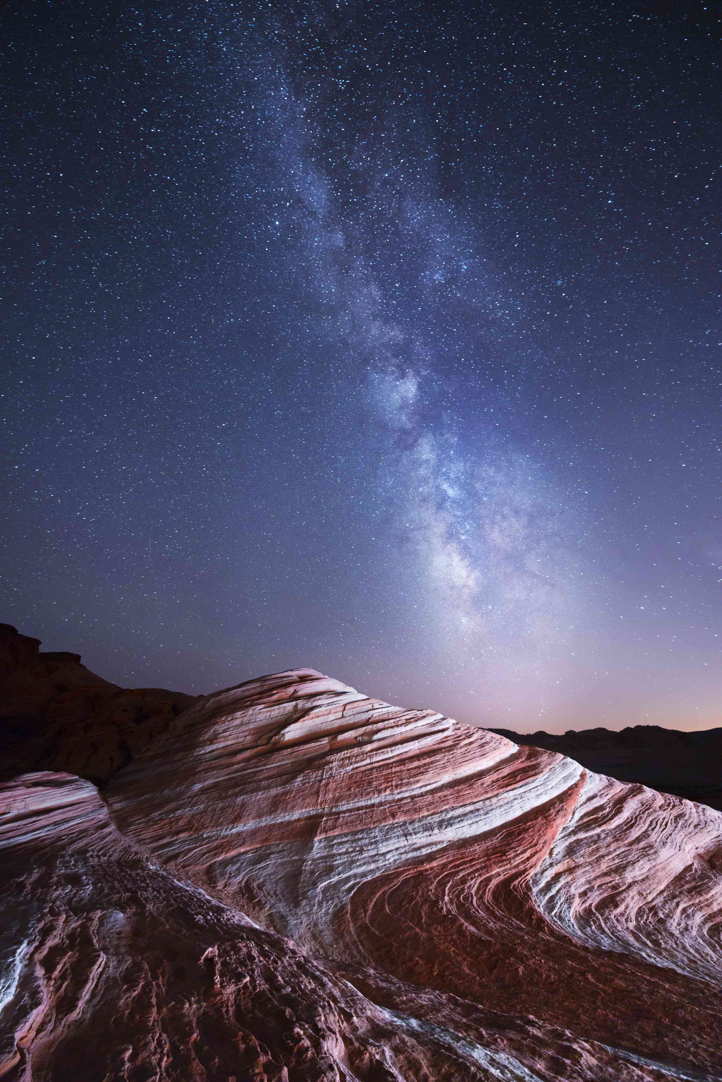 Wandverkleidung Wohnzimmer-Sternenhimmel über faszinierenden Felsen