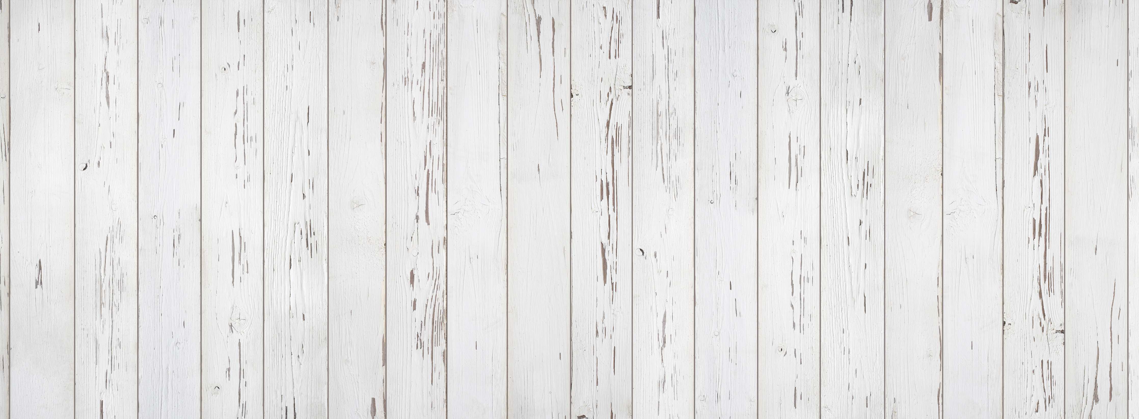 Wandverkleidung Wohnzimmer-Verwitterte weiße Holzdielen