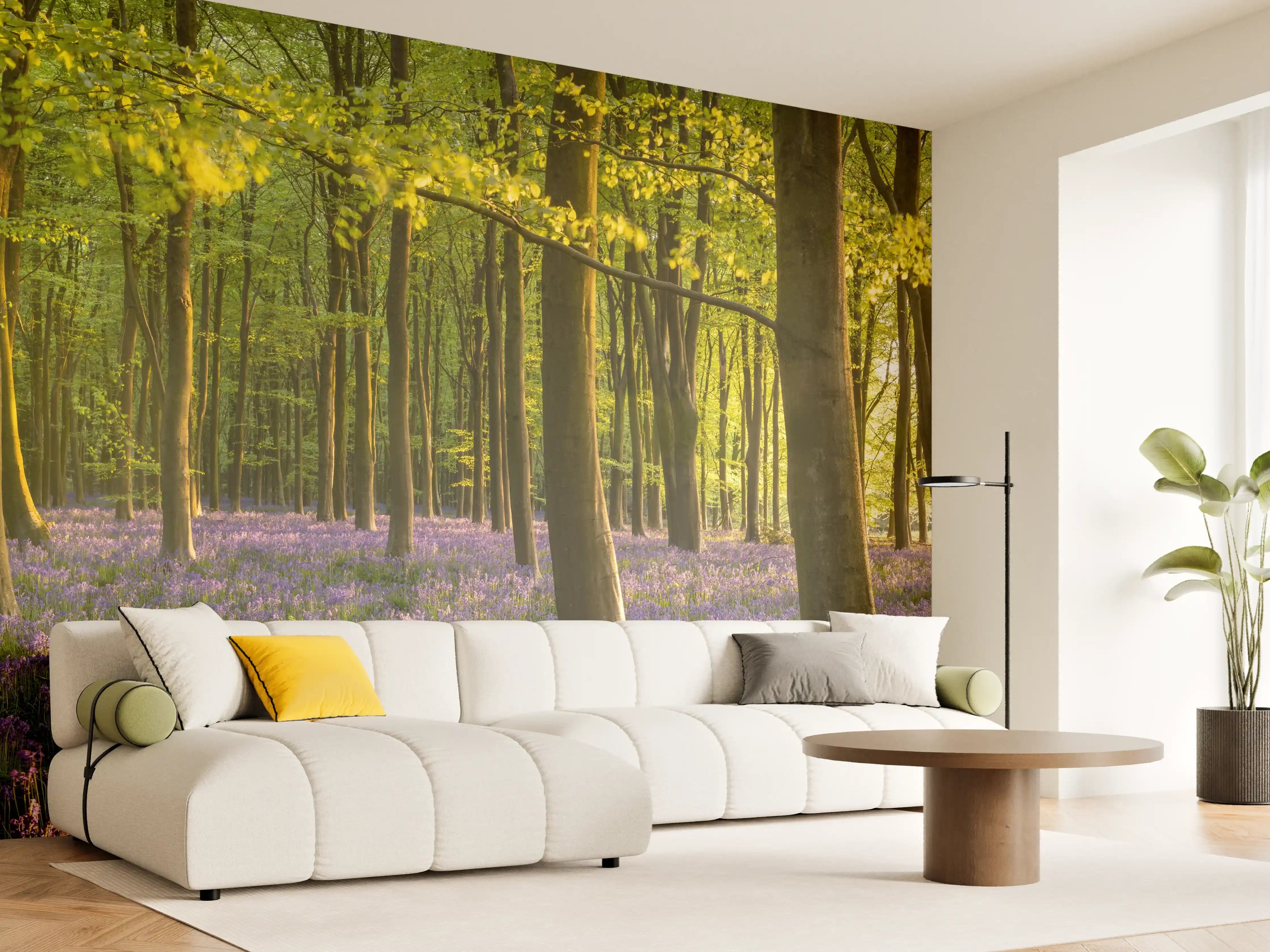 Wandverkleidung Wohnzimmer - Wald im Frühling mit blühendem Flieder