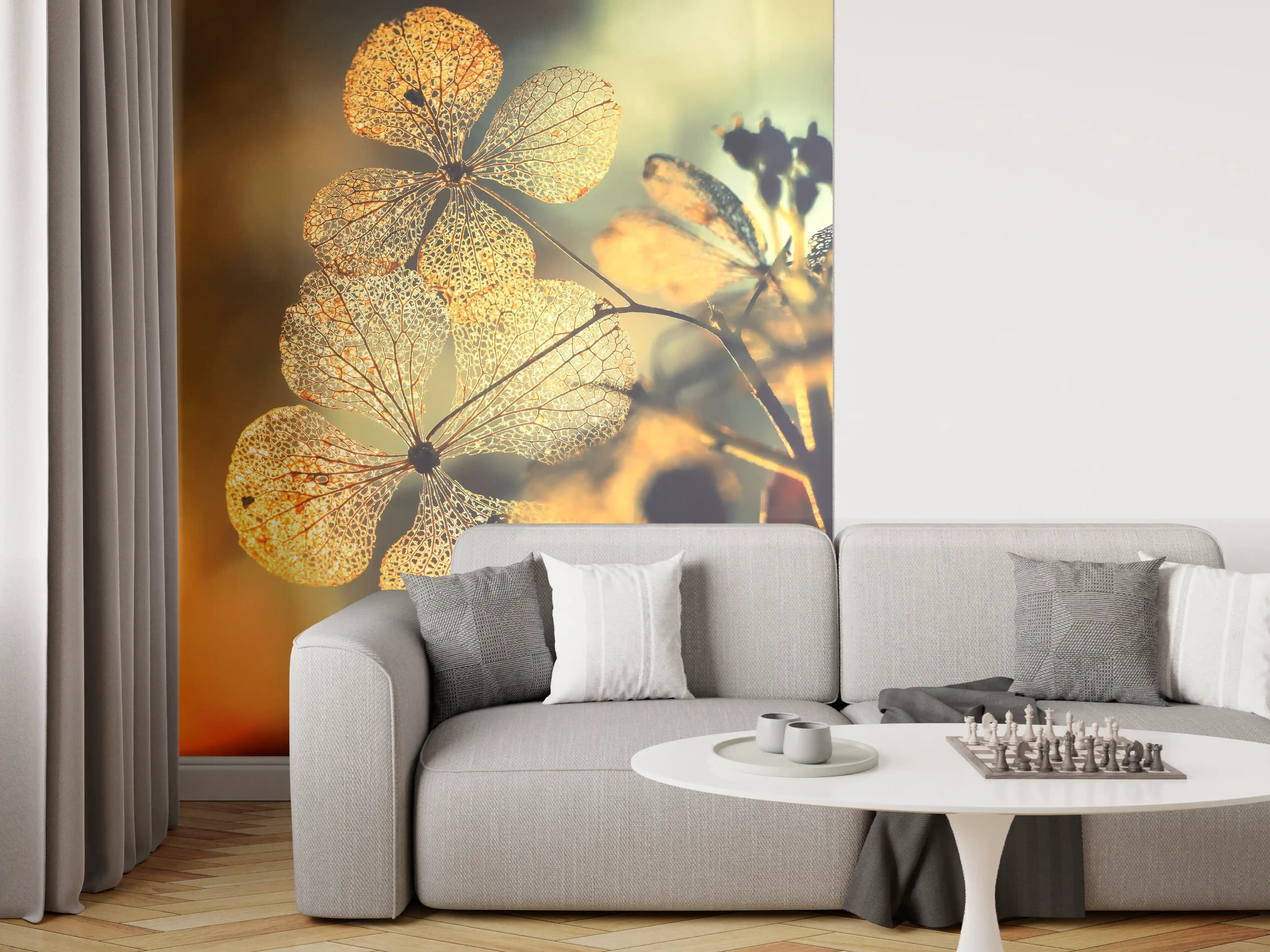 Wandverkleidung Wohnzimmer - Zarte Blumen im Sonnenlicht