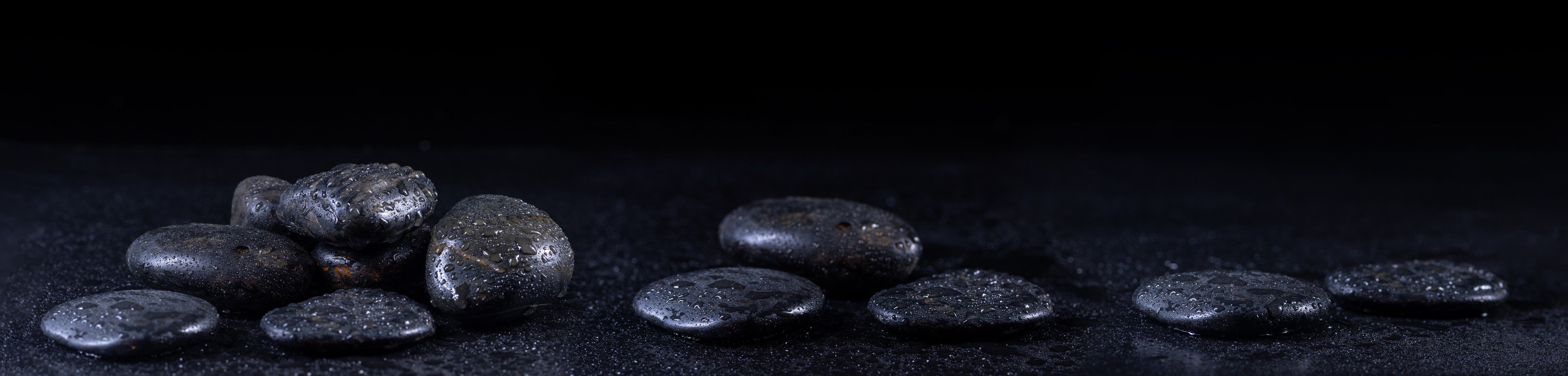 Wandverkleidung Wohnzimmer-Zen - Schwarze Steine