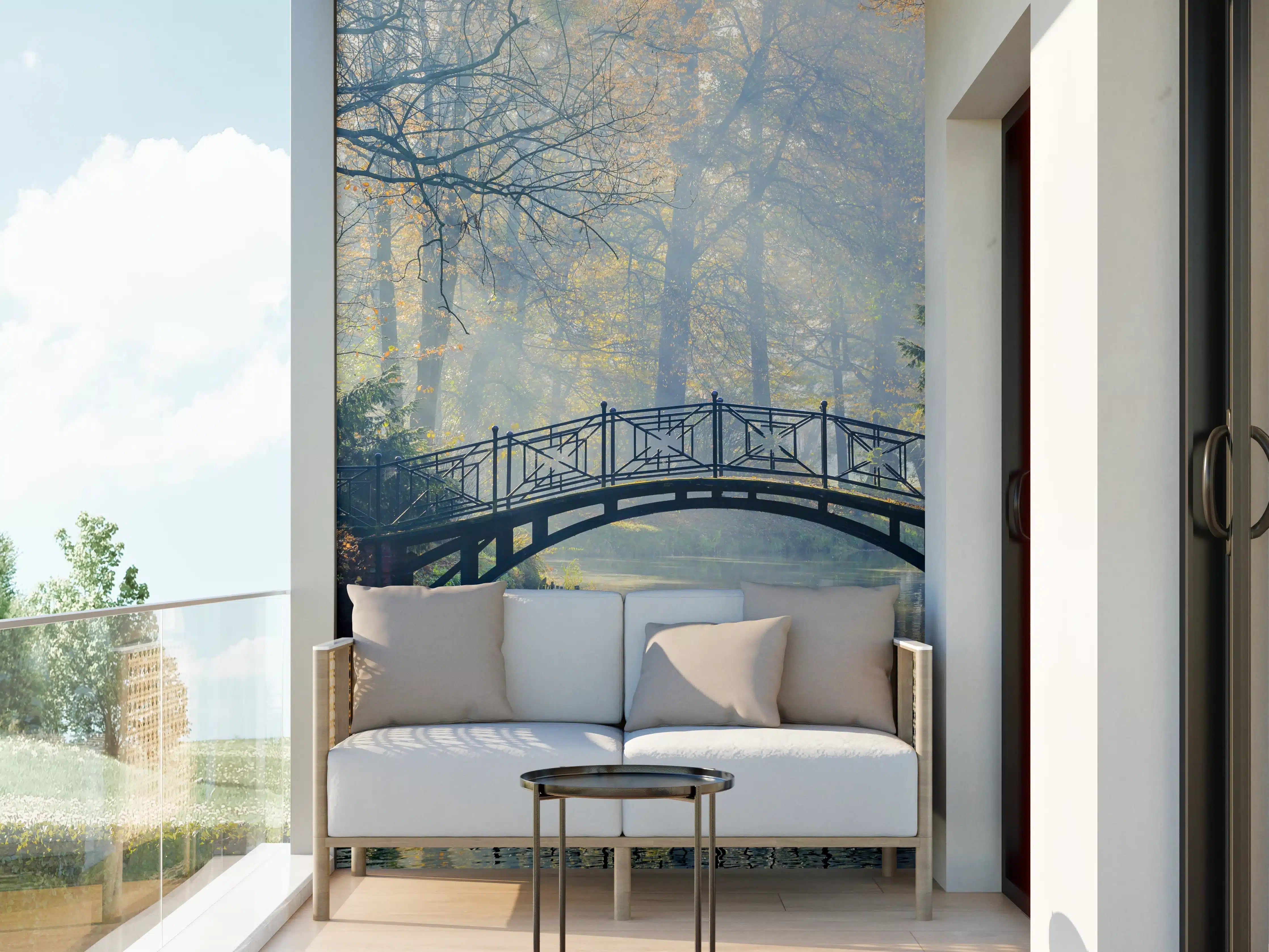 Wandverkleidung außen - Alte Brücke im herbstlich nebligen Park