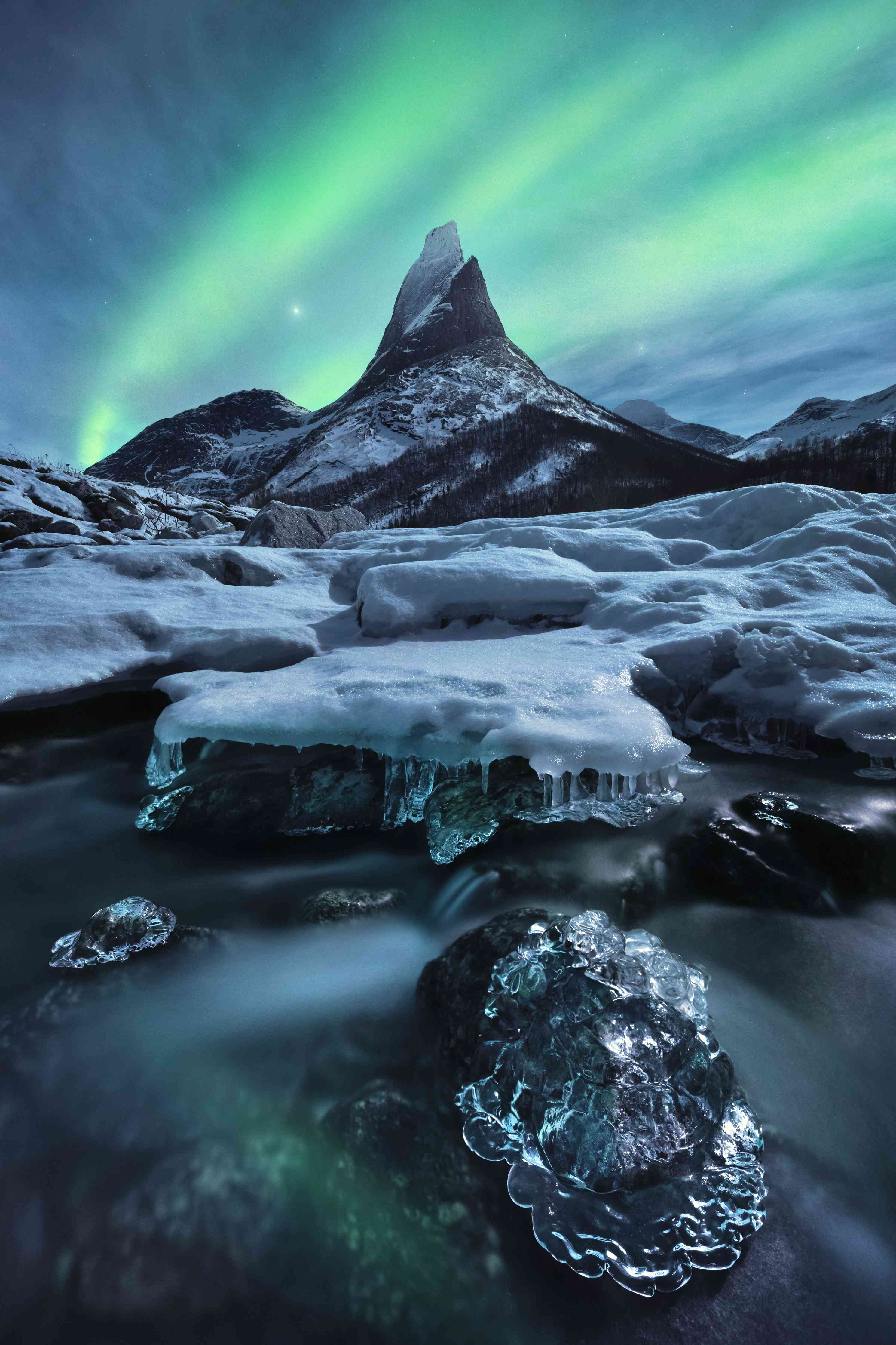 Wandverkleidung außen-Aurora über Eisbergspitze