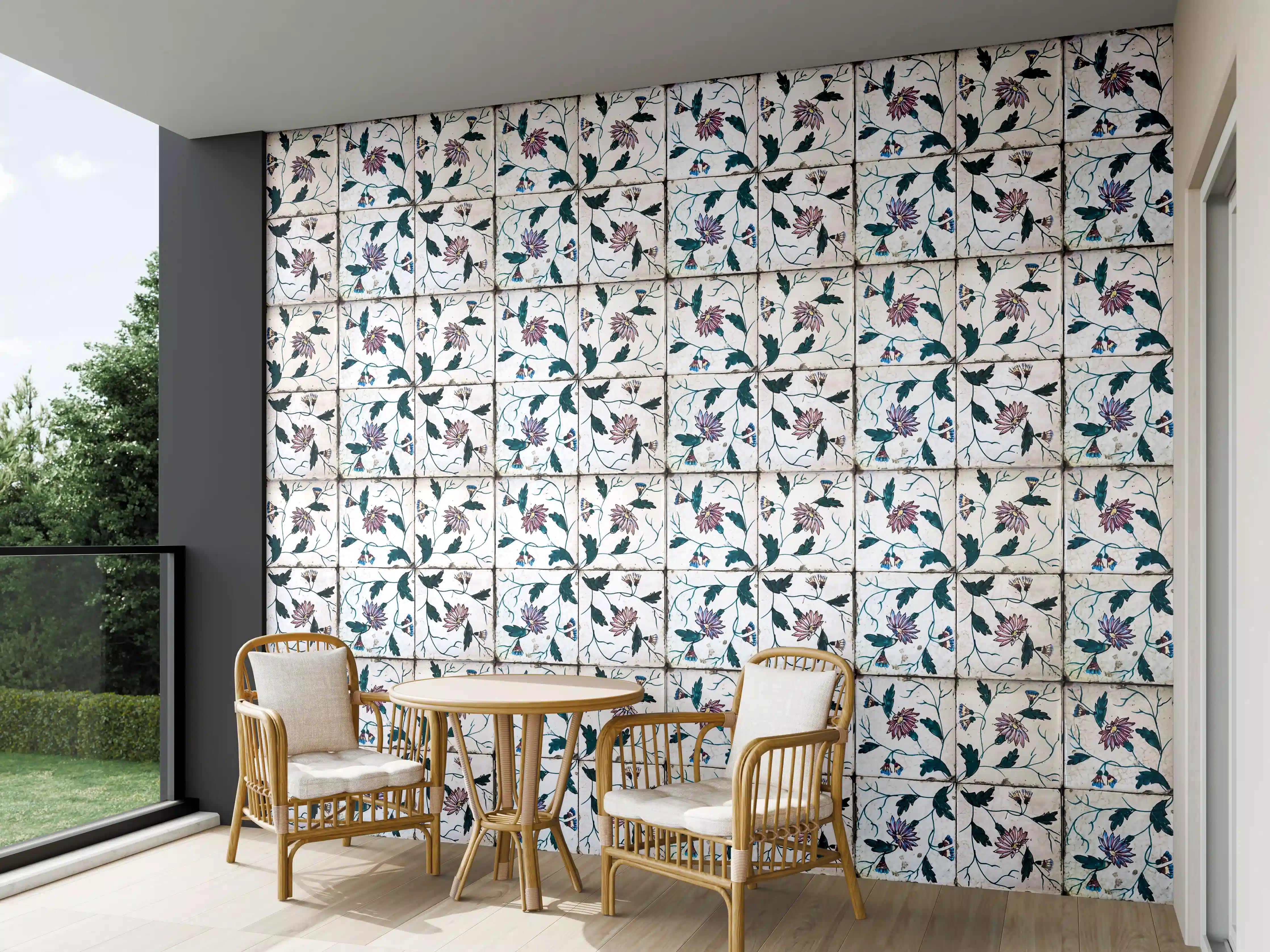 Wandverkleidung außen - Blumenmuster mit bunten Blättern auf keramischem Hintergrund