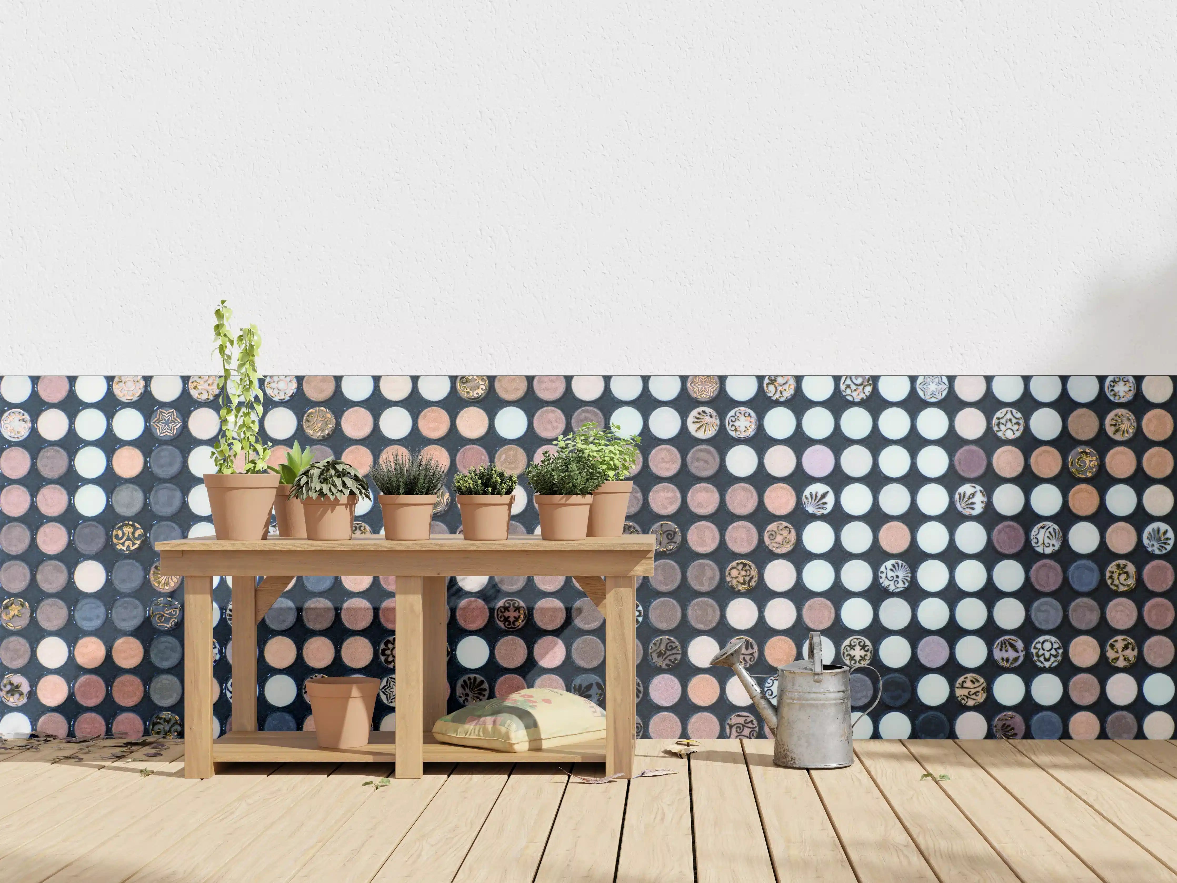 Wandverkleidung außen - Bunte Dot-Musterwand mit metallic Akzenten