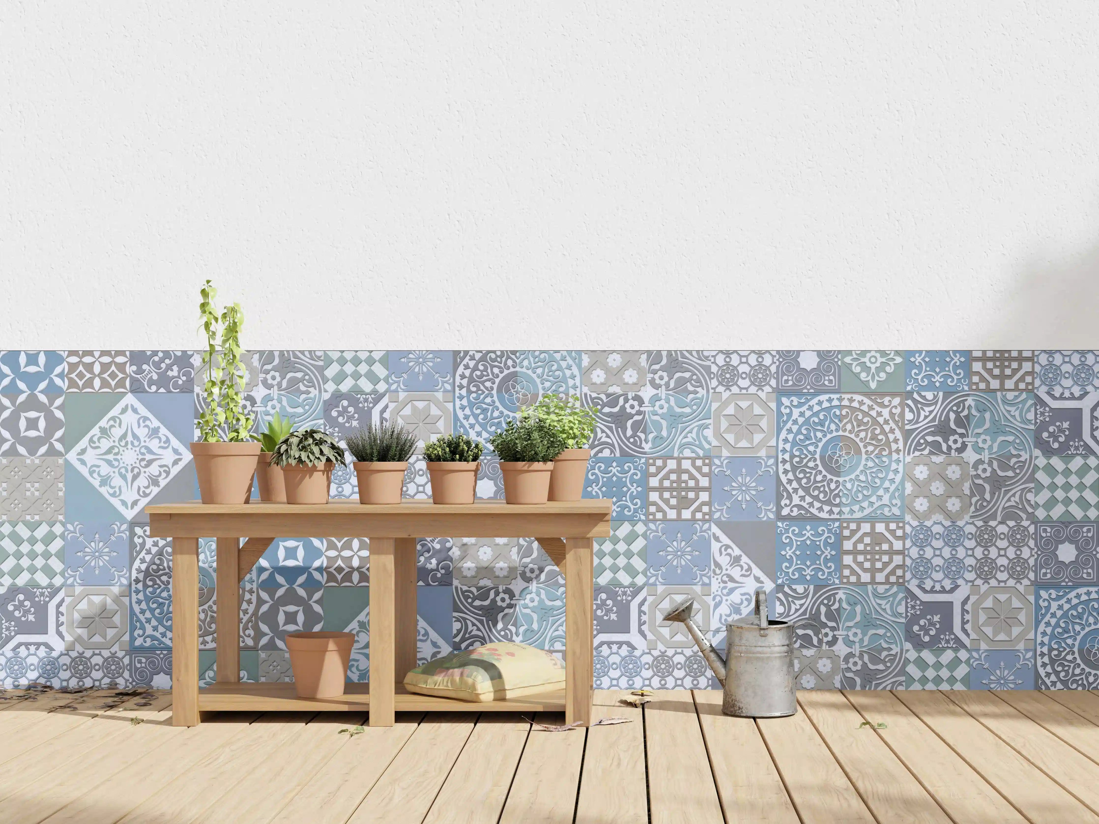 Wandverkleidung außen - Bunte Fliesenmuster mit Blau- und Grautönen