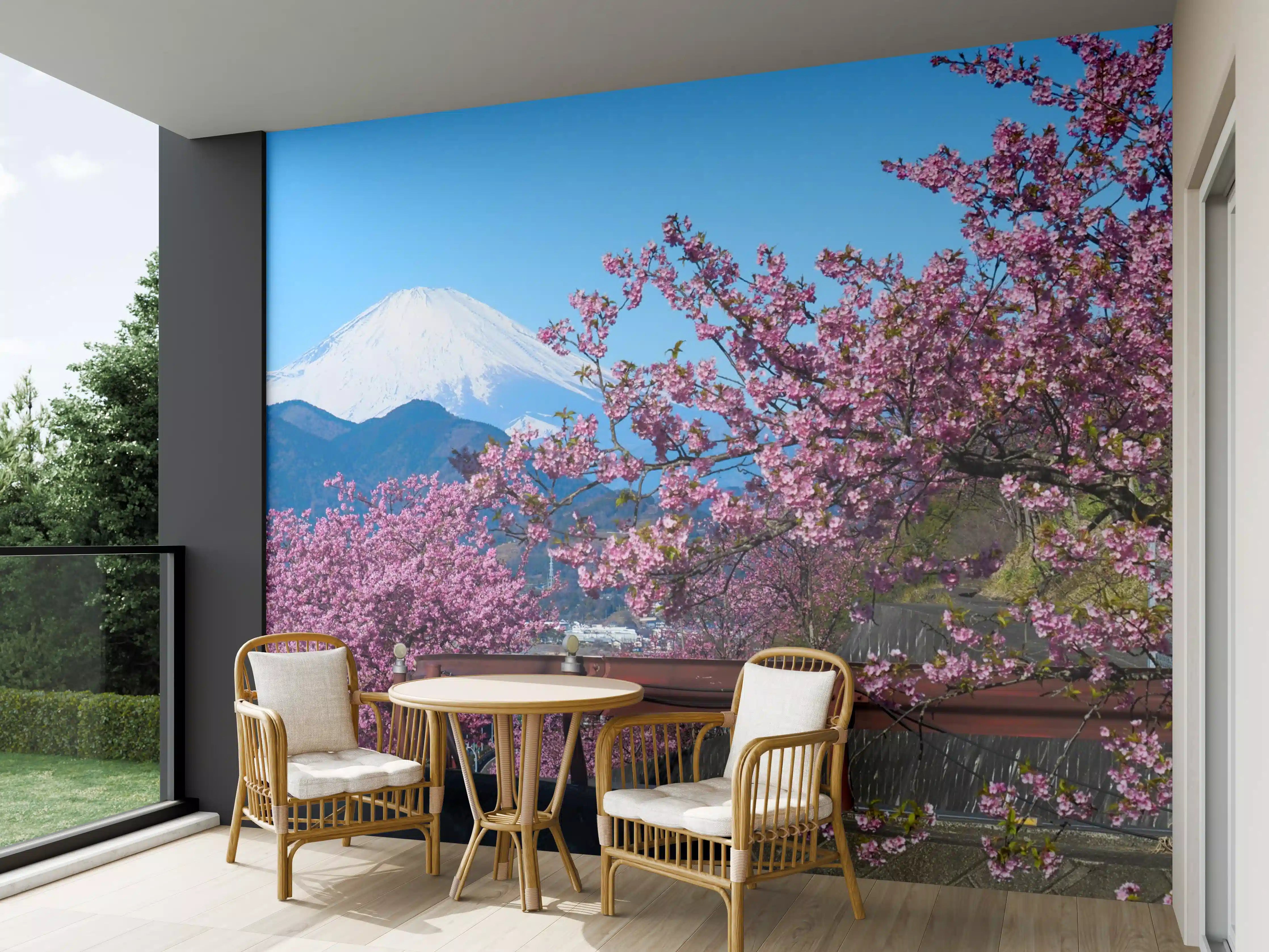 Wandverkleidung außen - Bunte Frühlingsblüte vor Bergkulisse