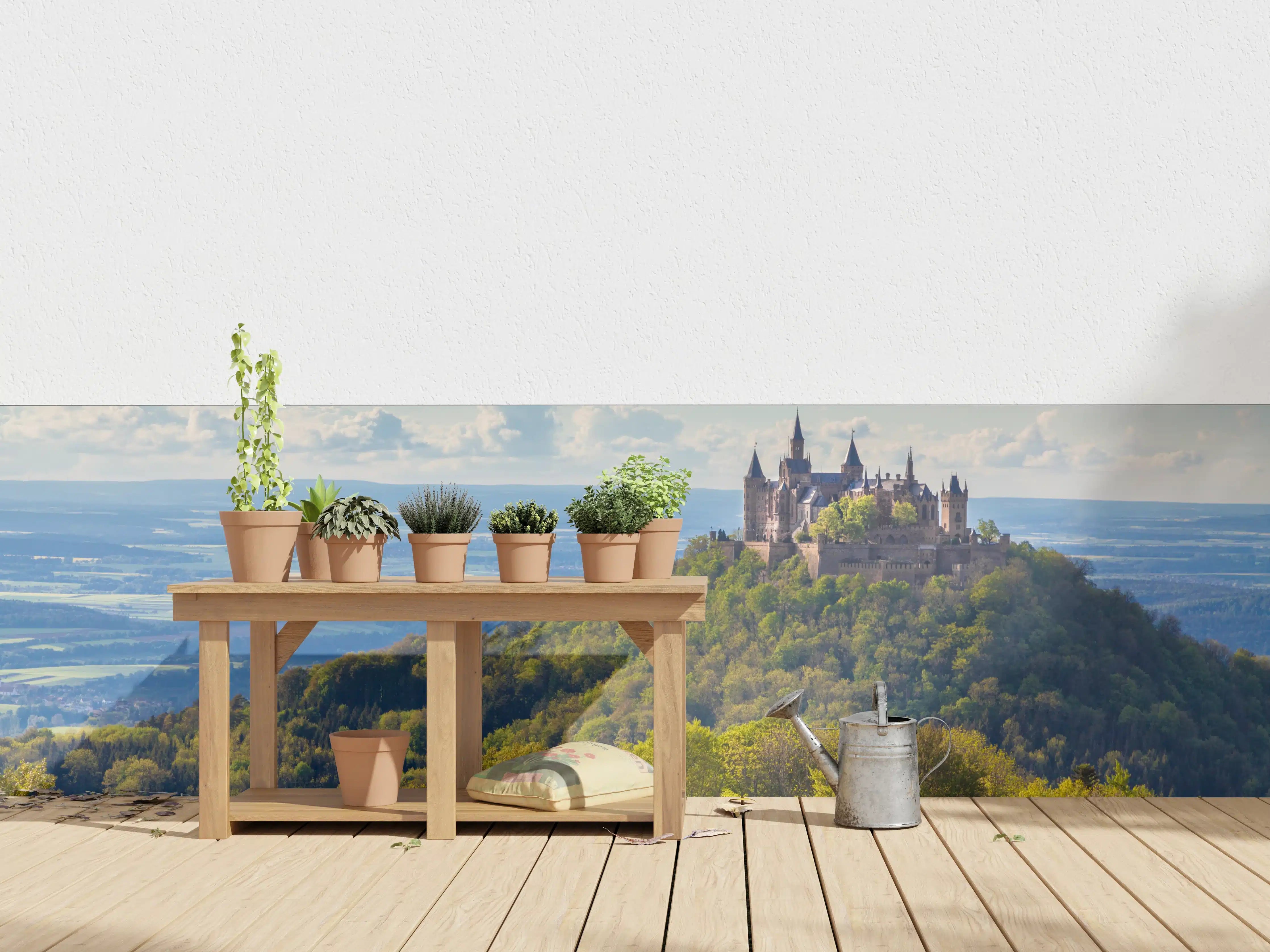 Wandverkleidung außen - Burg Hohenzollern mit gelblichen Wald