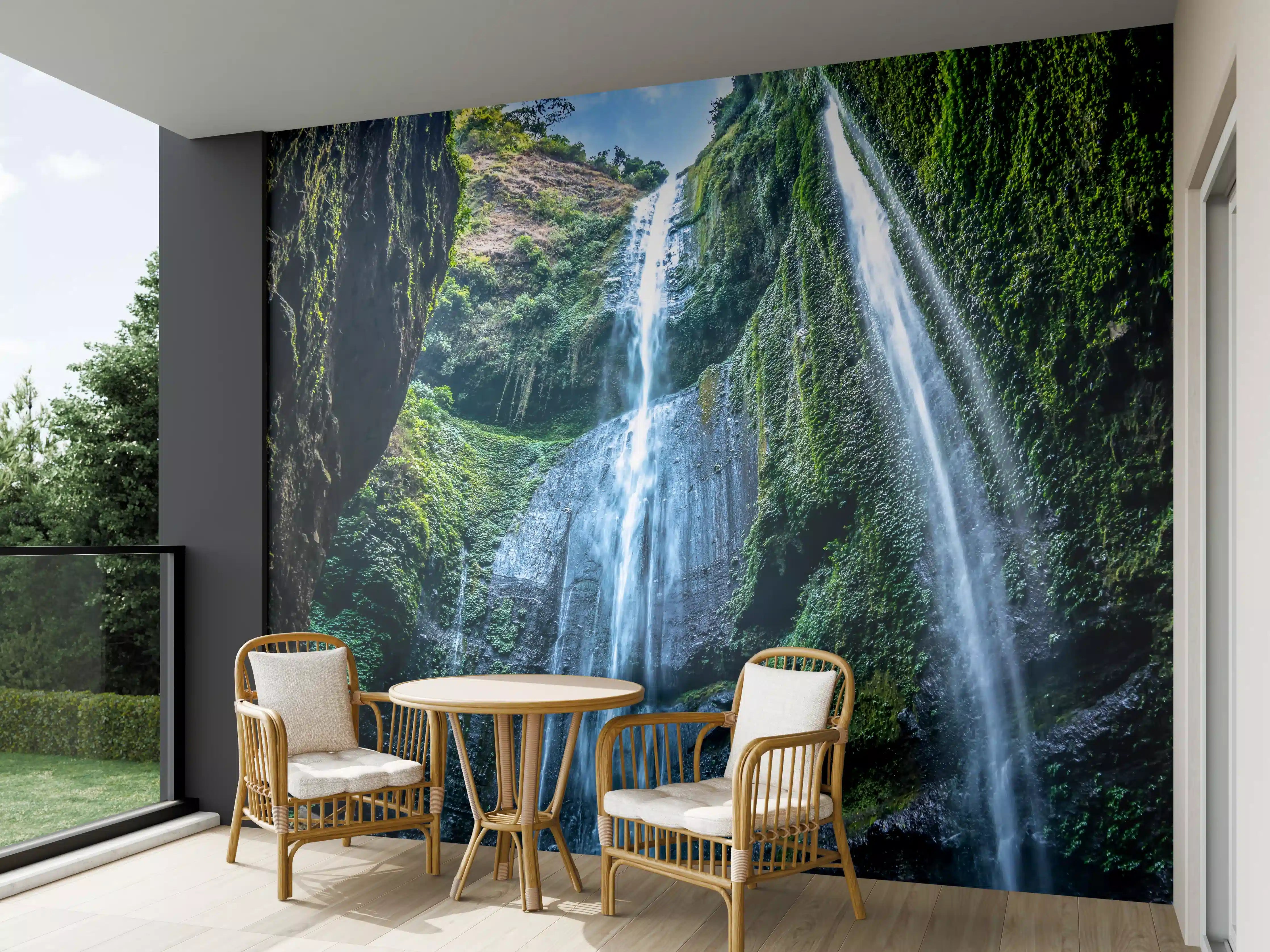 Wandverkleidung außen - Der Madakaripura-Wasserfall in Indonesien