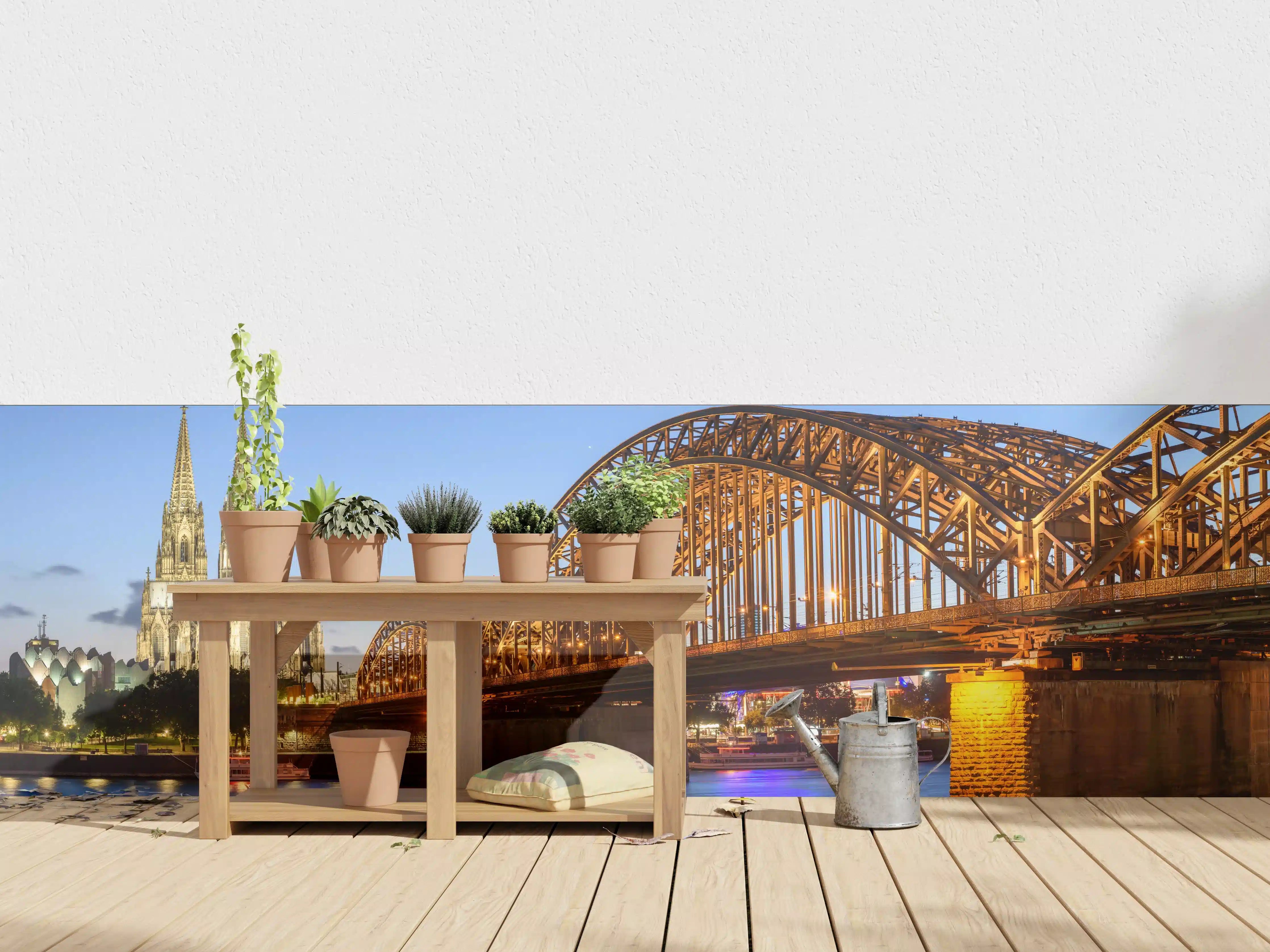 Wandverkleidung außen - Dombrücke in Köln - Deutschland