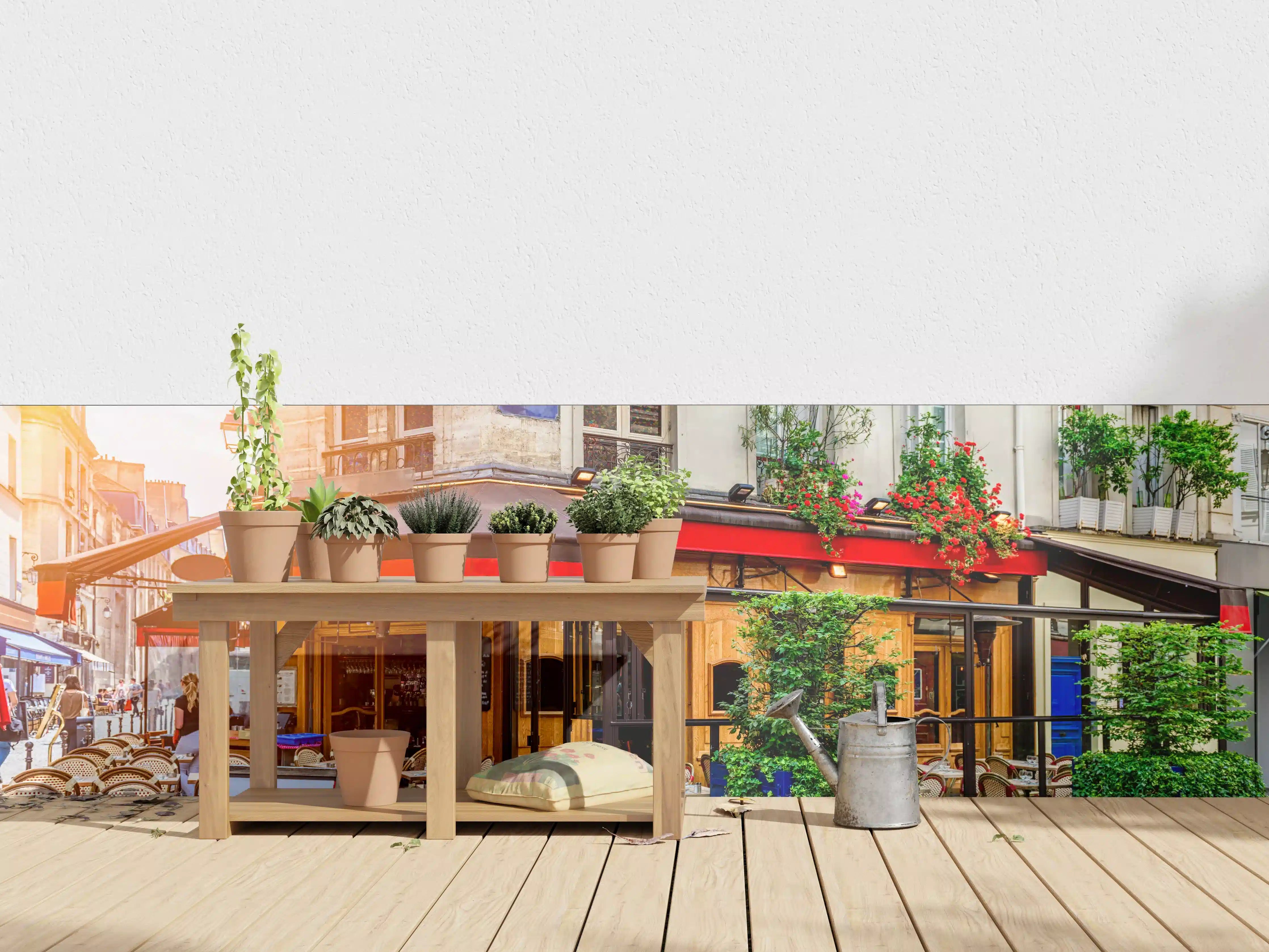 Wandverkleidung außen - Gemütliche Straße mit Tischen eines Cafés in Paris
