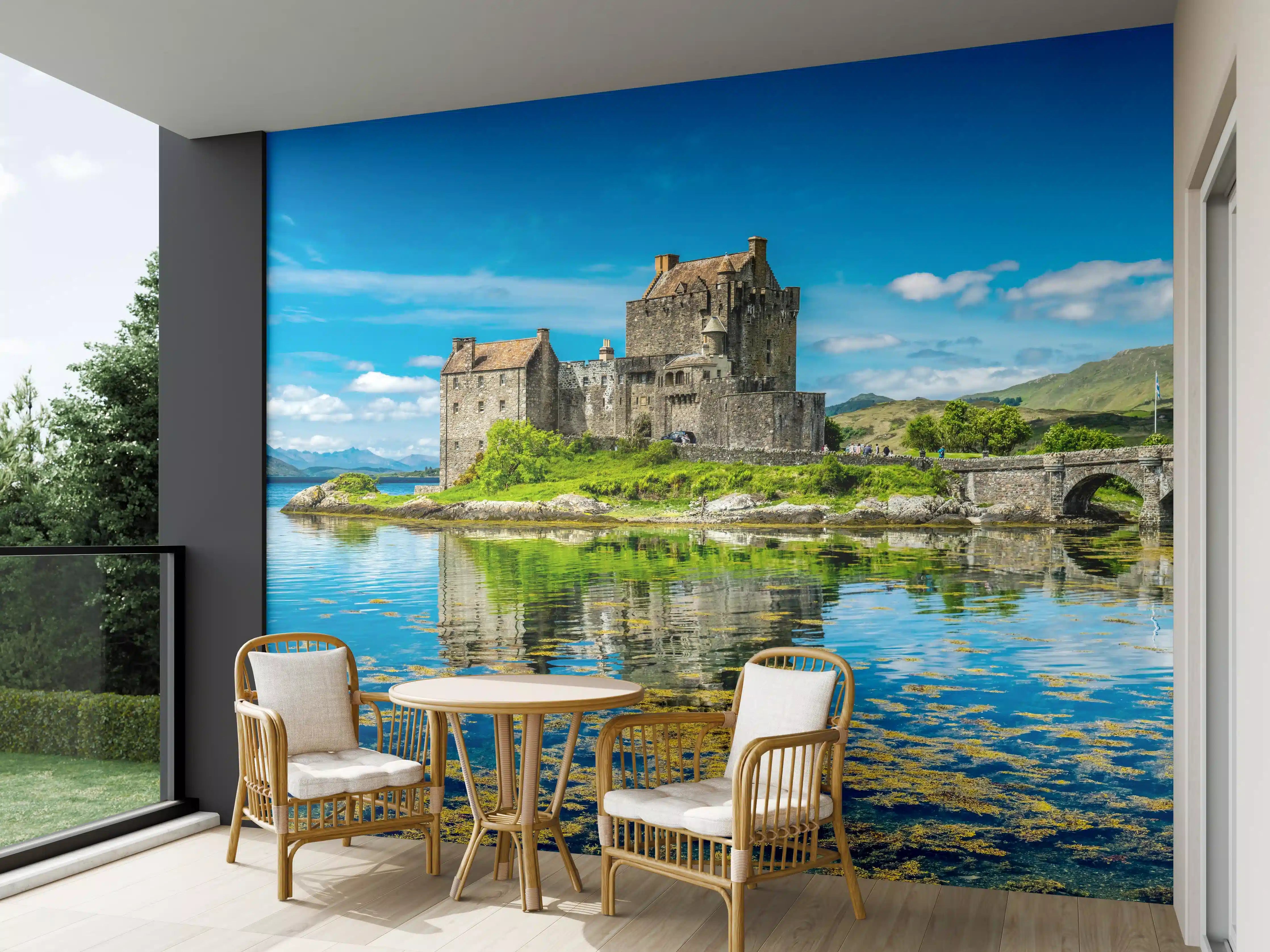 Wandverkleidung außen - Majestätisches schottisches Schloss am See