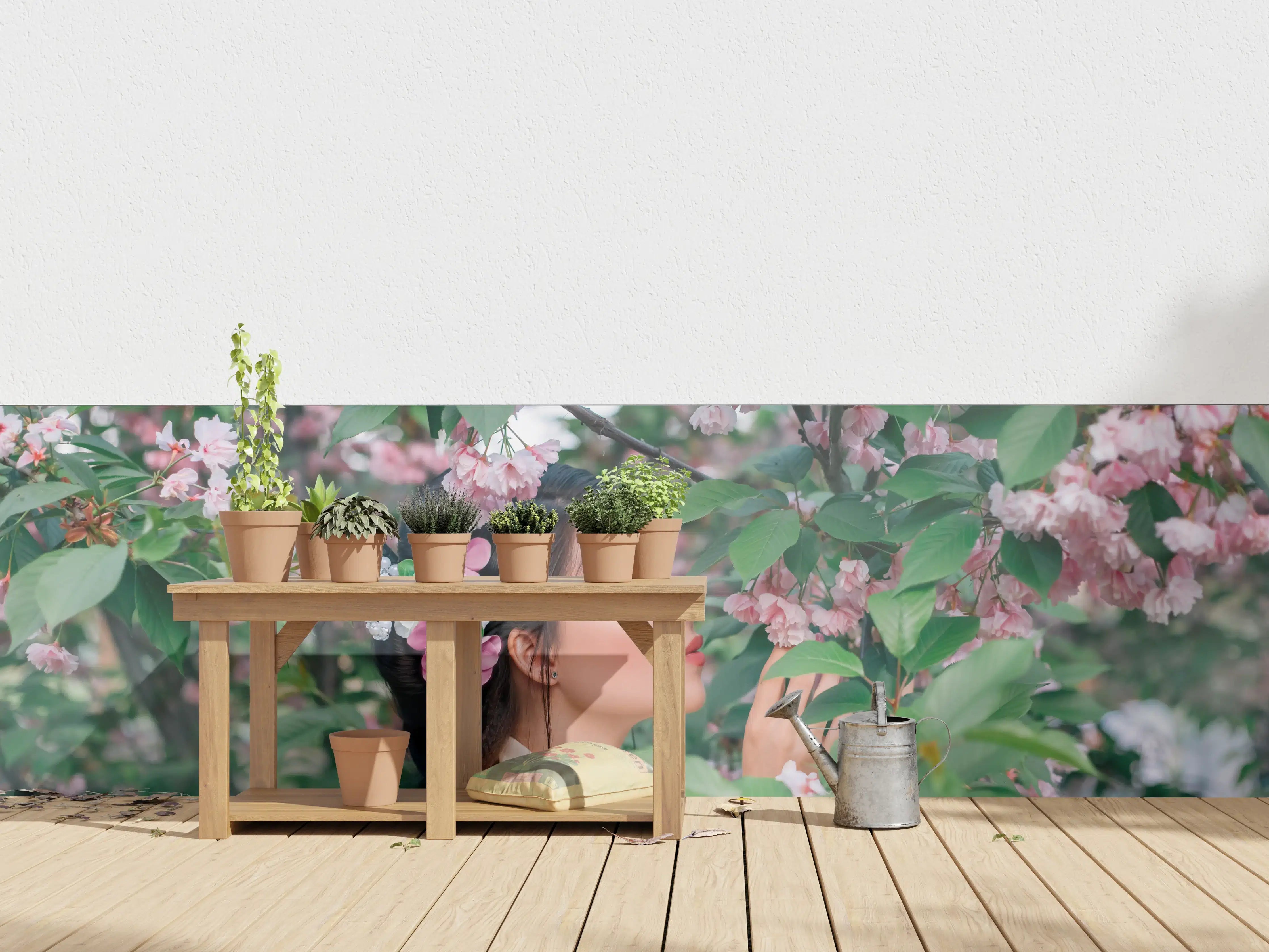 Wandverkleidung außen - Orientalische Frau in Sakura-Blüten