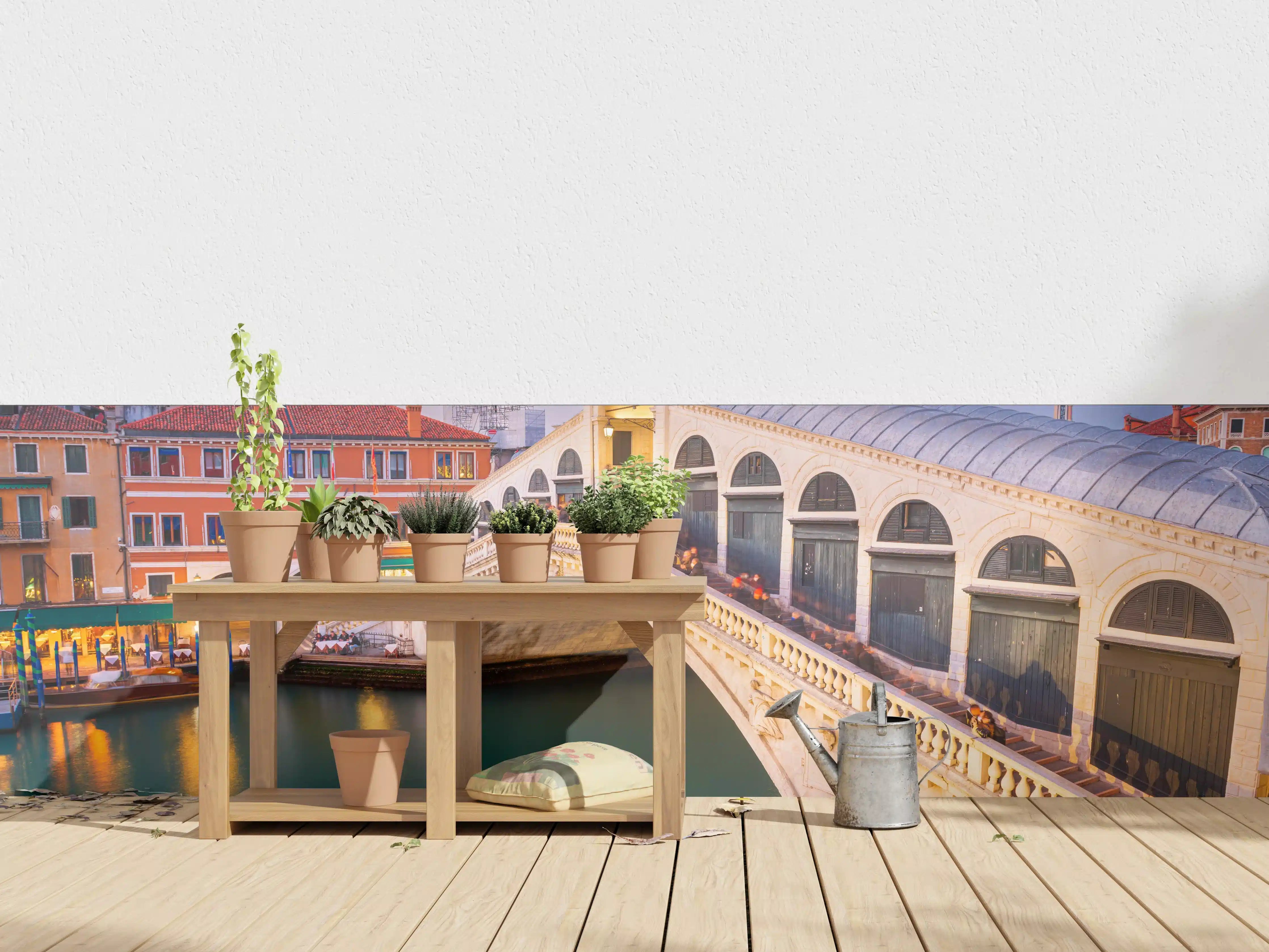 Wandverkleidung außen - Rialto-Brücke über dem Canal Grande in Venedig