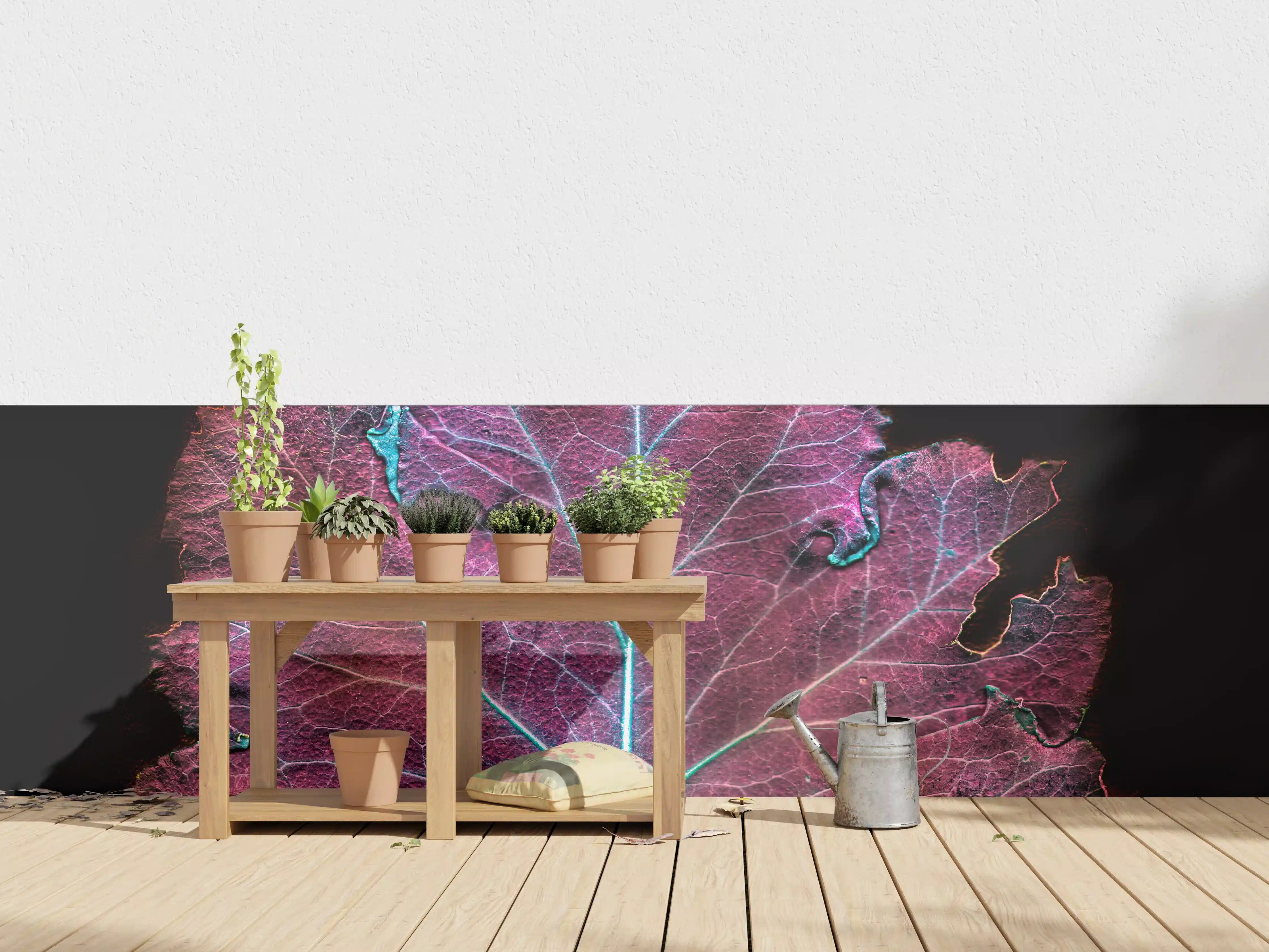 Wandverkleidung außen - Rötliches Blatt auf schwarzem Hintergrund