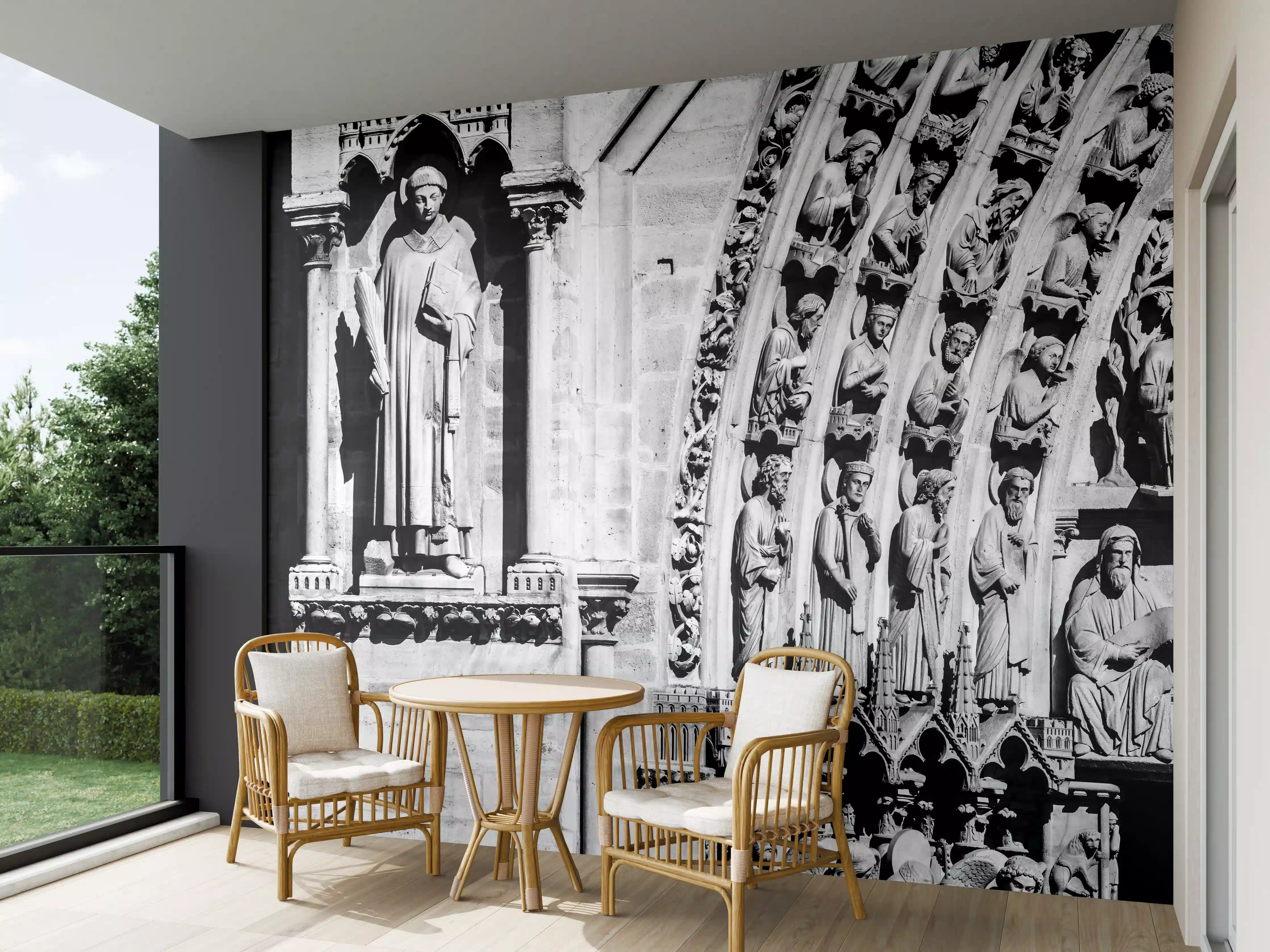 Wandverkleidung außen - Schlichte schwarze und weiße Kirchenfassade mit Skulpturen