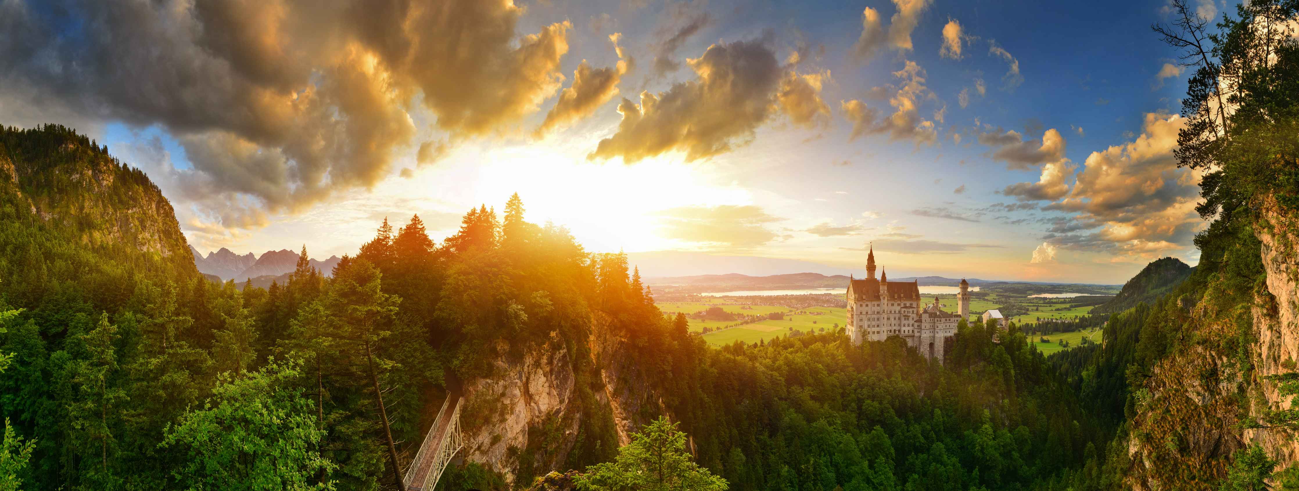 Wandverkleidung außen-Schloss Neuschwanstein bei Sonnenuntergang