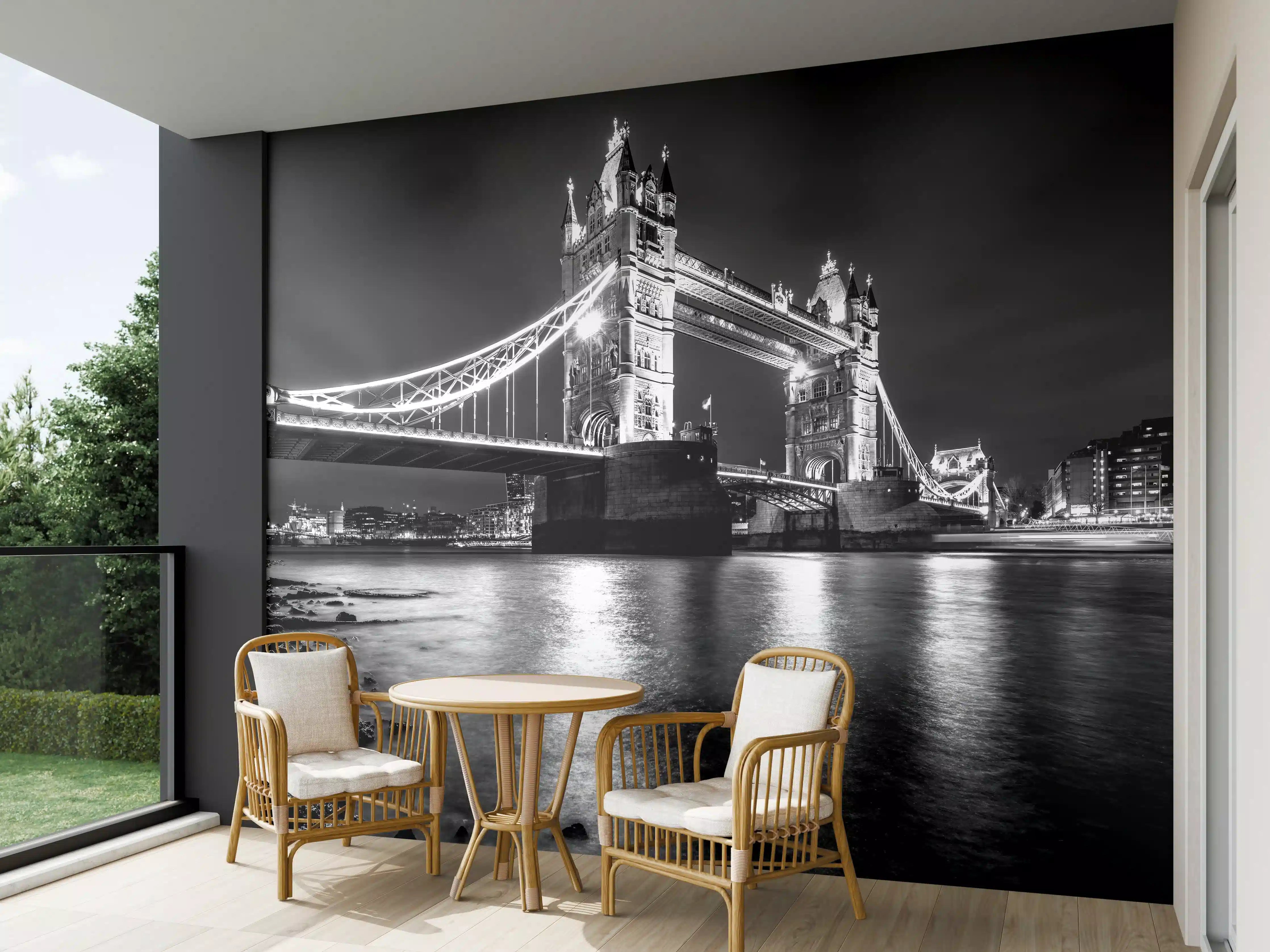 Wandverkleidung außen - Schwarz-Weiß-Bild von Tower Bridge bei Nacht