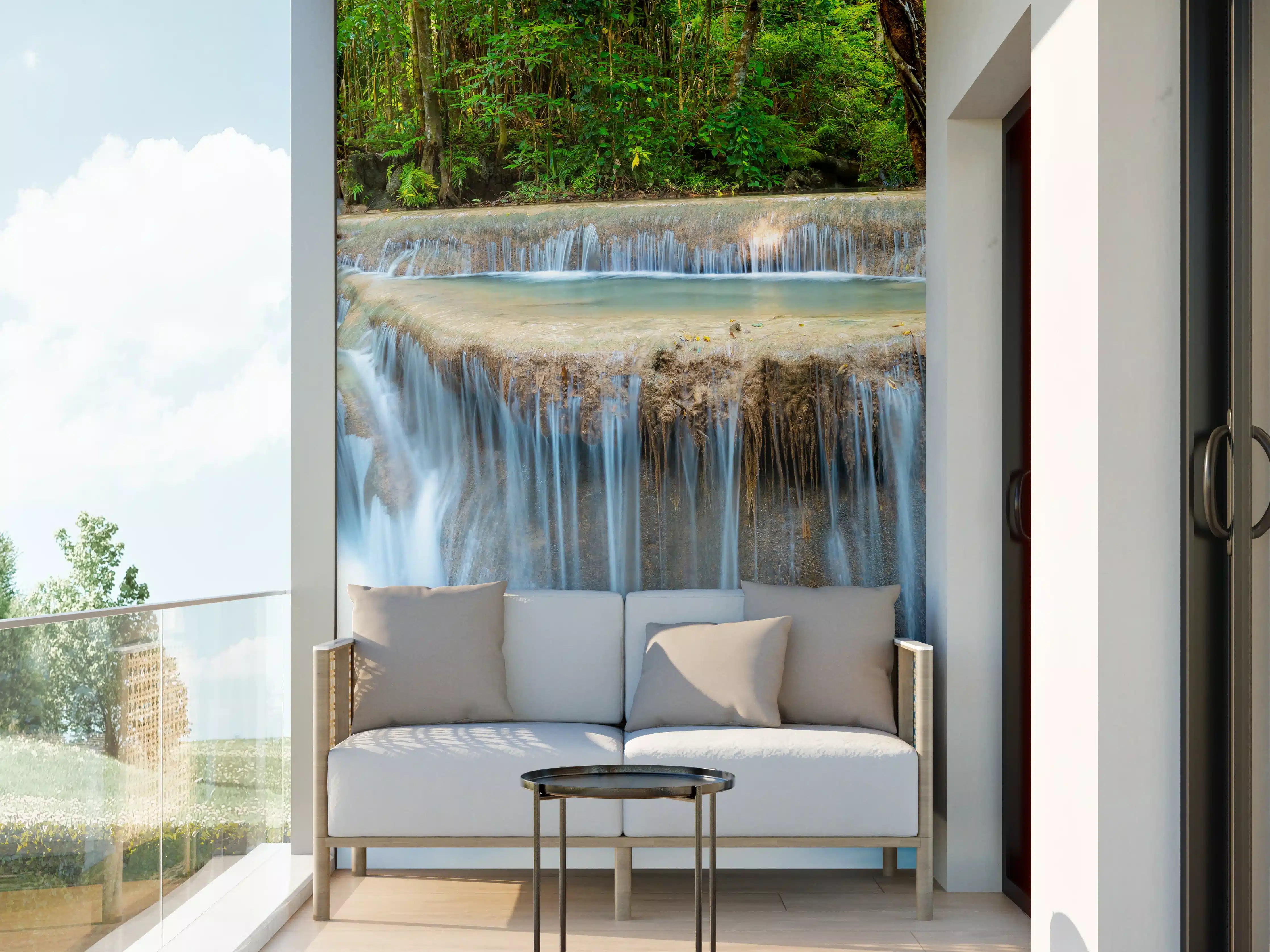 Wandverkleidung außen - Wasserfall im Wald von Thailand