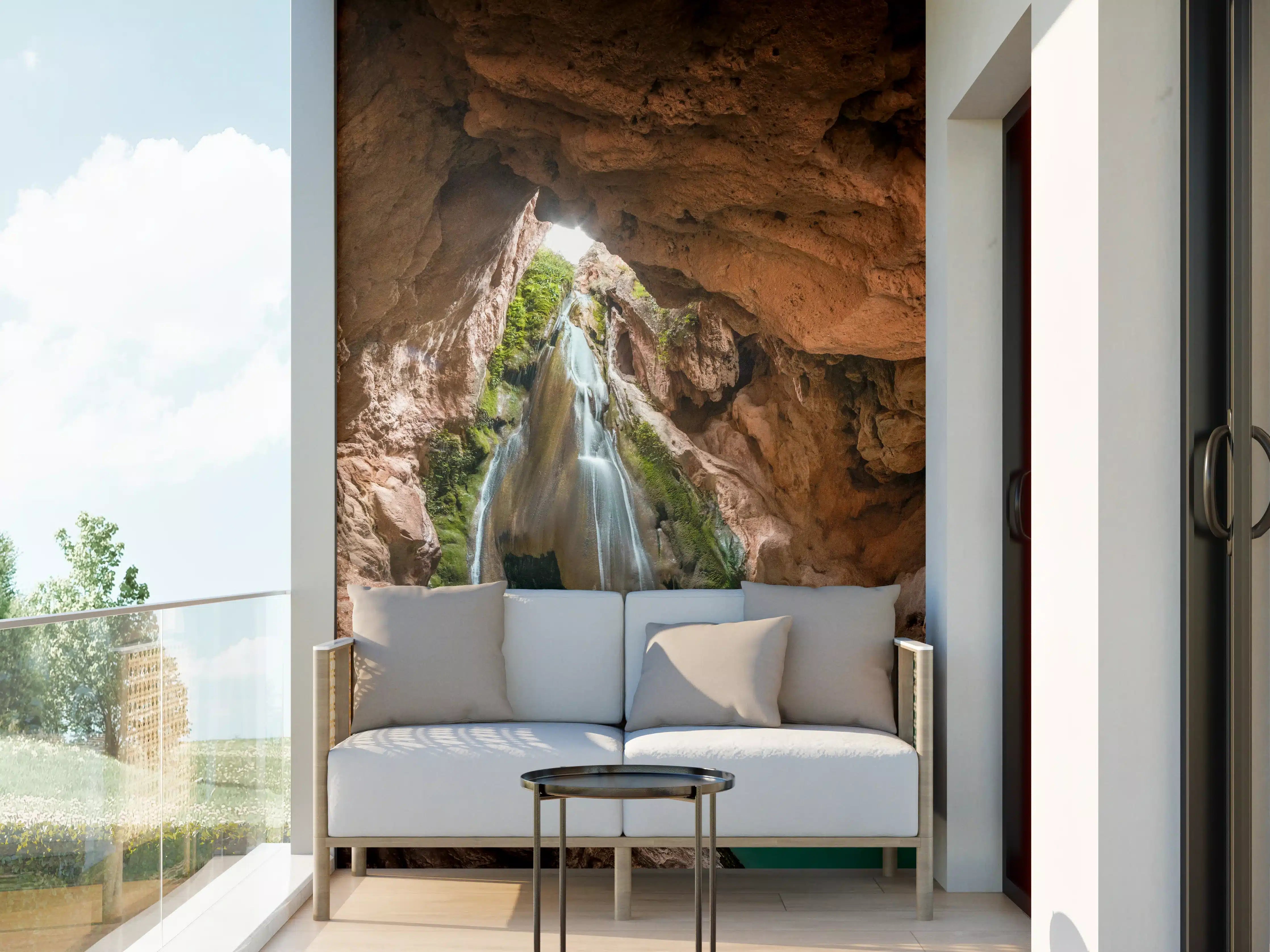 Wandverkleidung außen - Wasserfall in Höhle mit See in Valencia