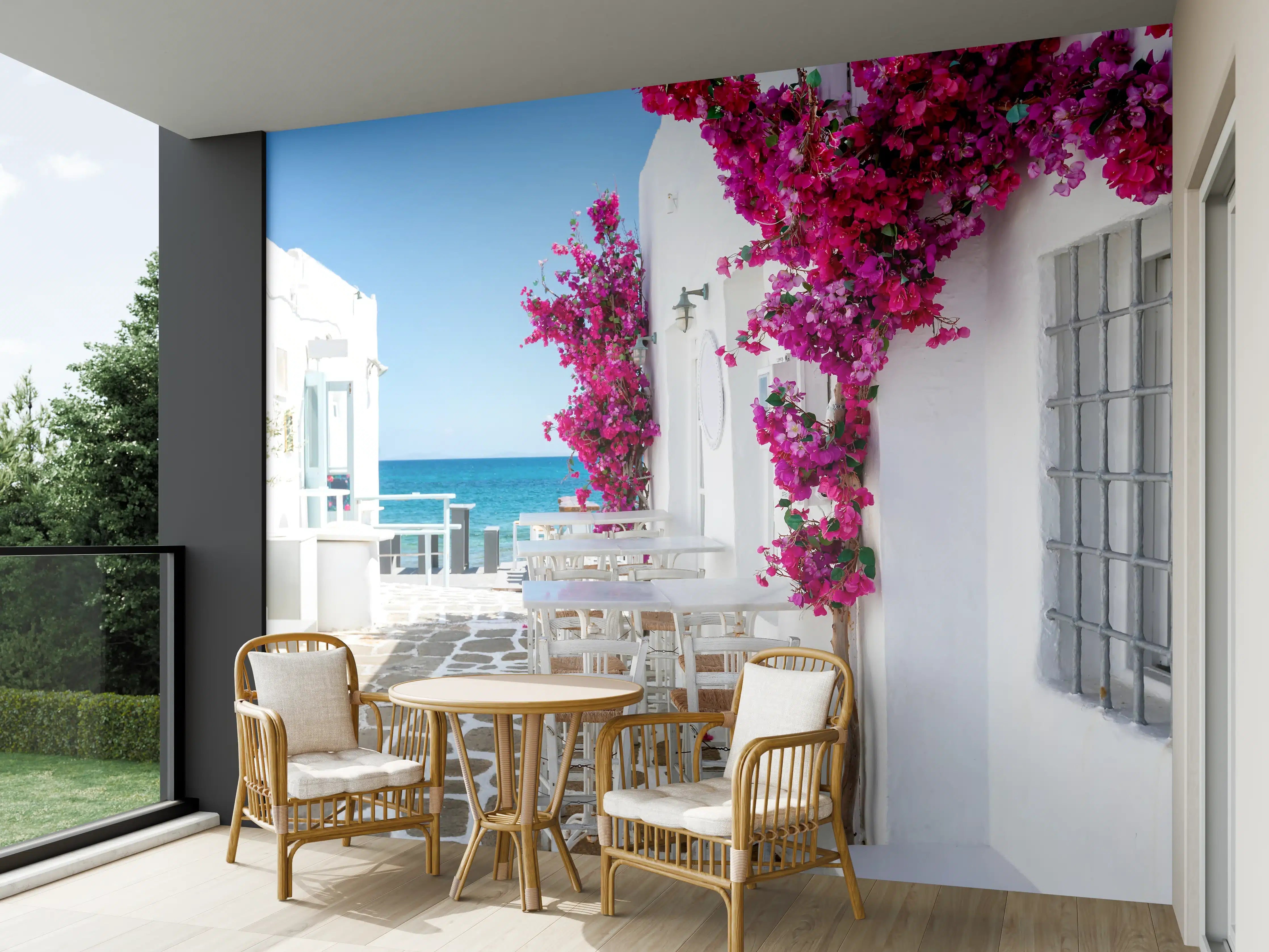 Wandverkleidung außen - Weiße Gasse mit Oleander Blumen in Mykonos
