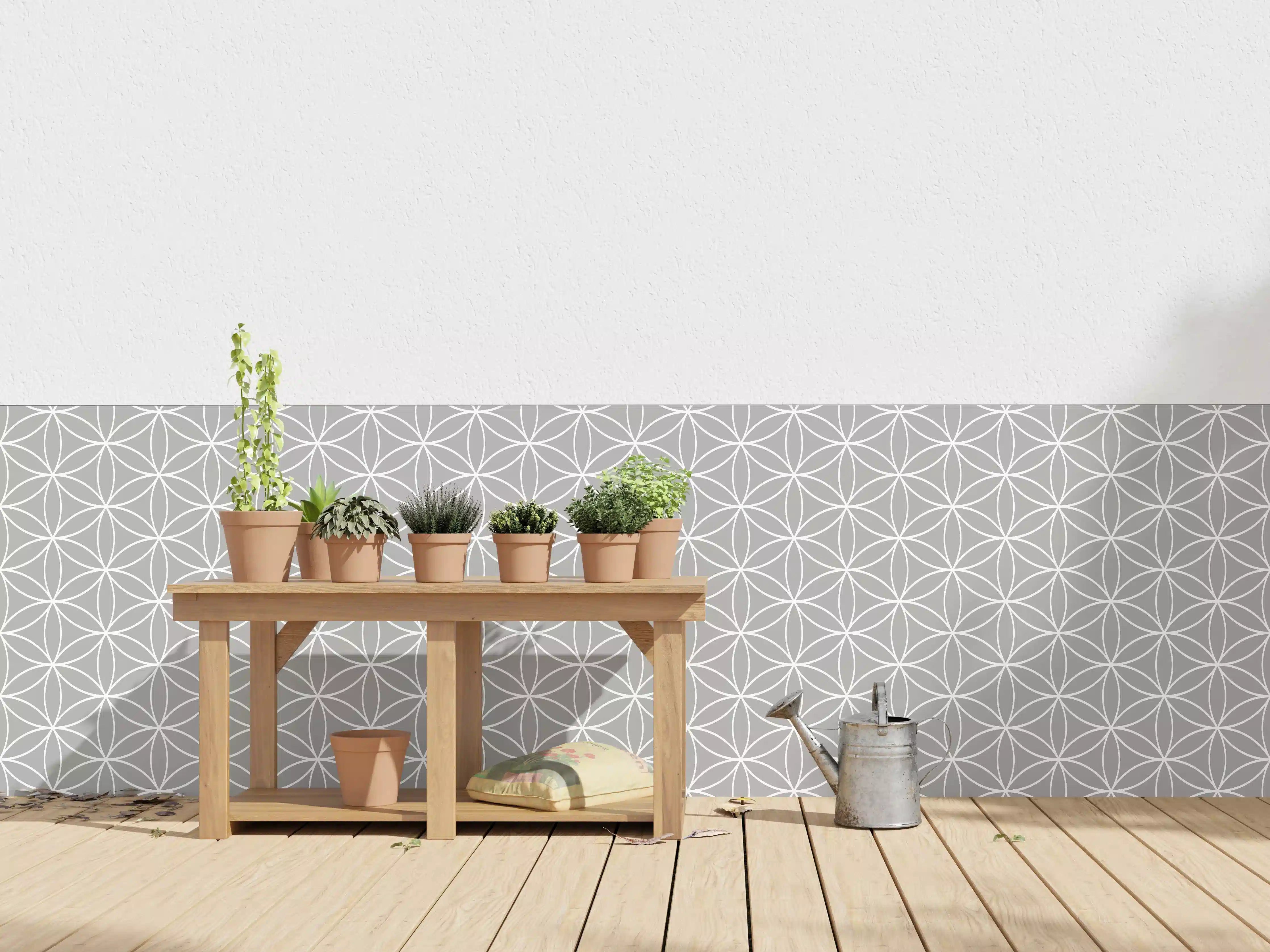 Wandverkleidung außen - Weiße geometrische Fliesen mit zarten Grautönen