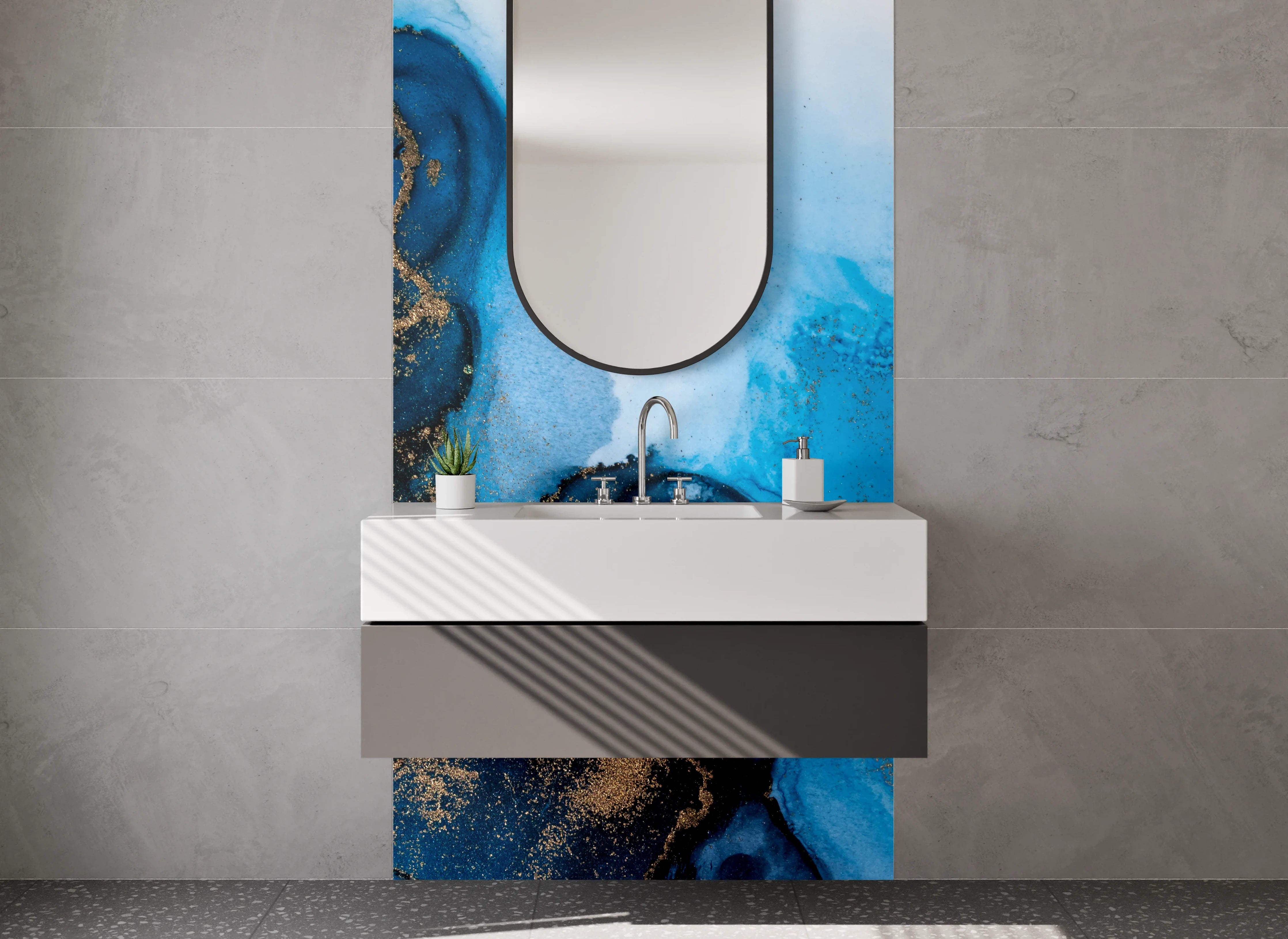 Waschbecken-Rückwand - Abstrakte Blautöne mit Gold-Akzenten