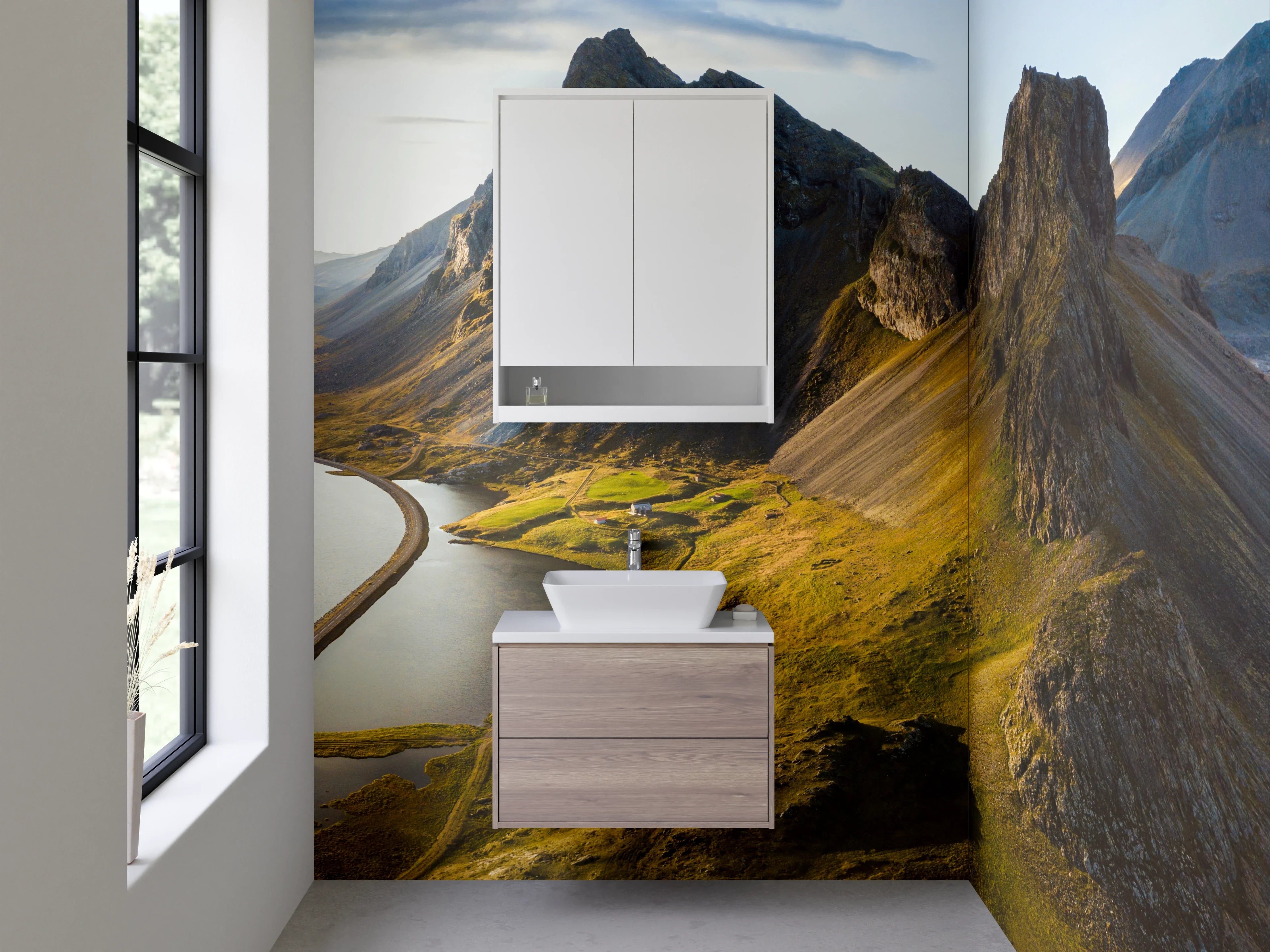 Waschbecken-Rückwand - Bergkette am Wasser mit Sonnenlicht