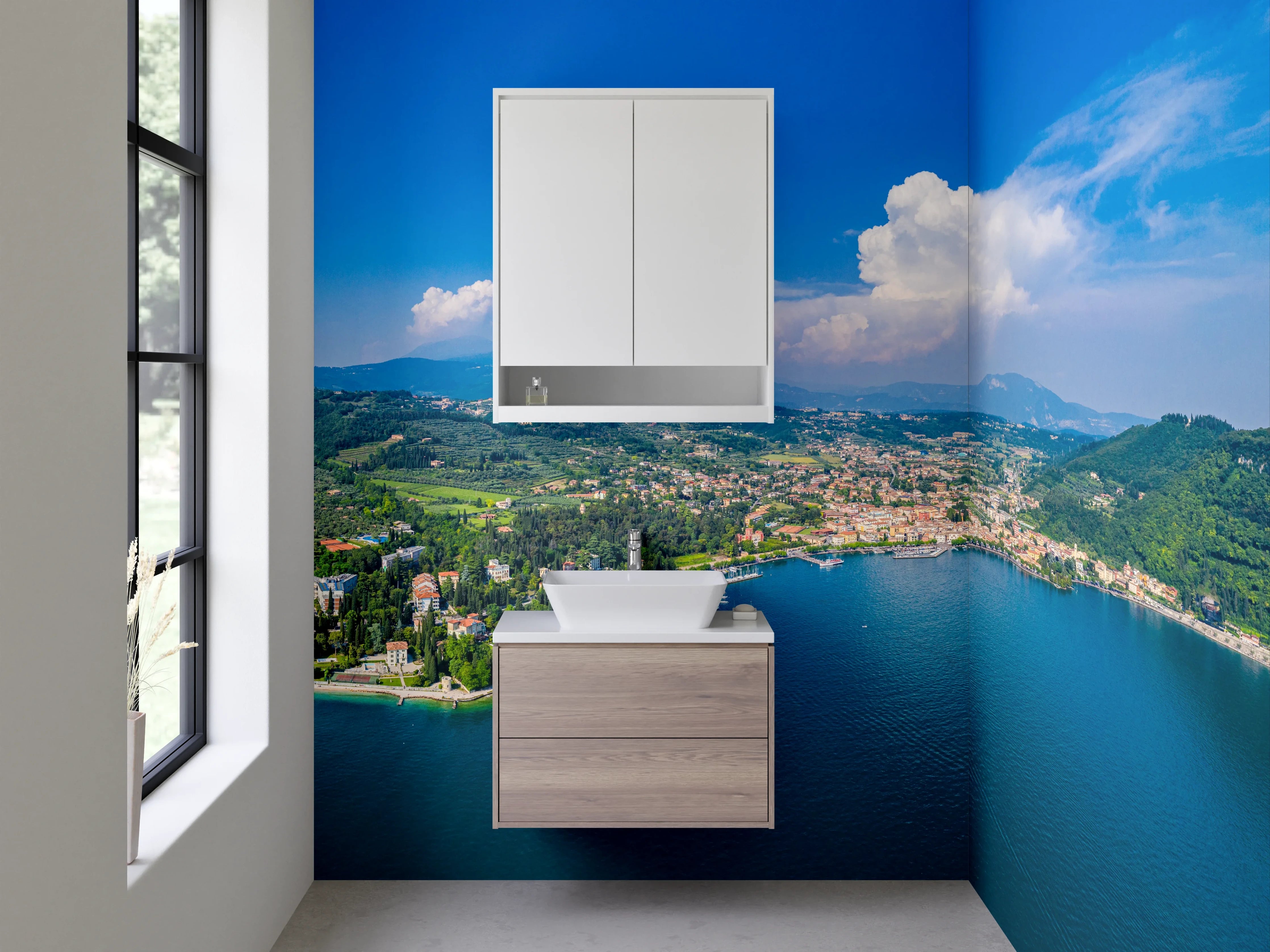 Waschbecken-Rückwand - Bergsee und Küstenlinie bei Sonnenlicht