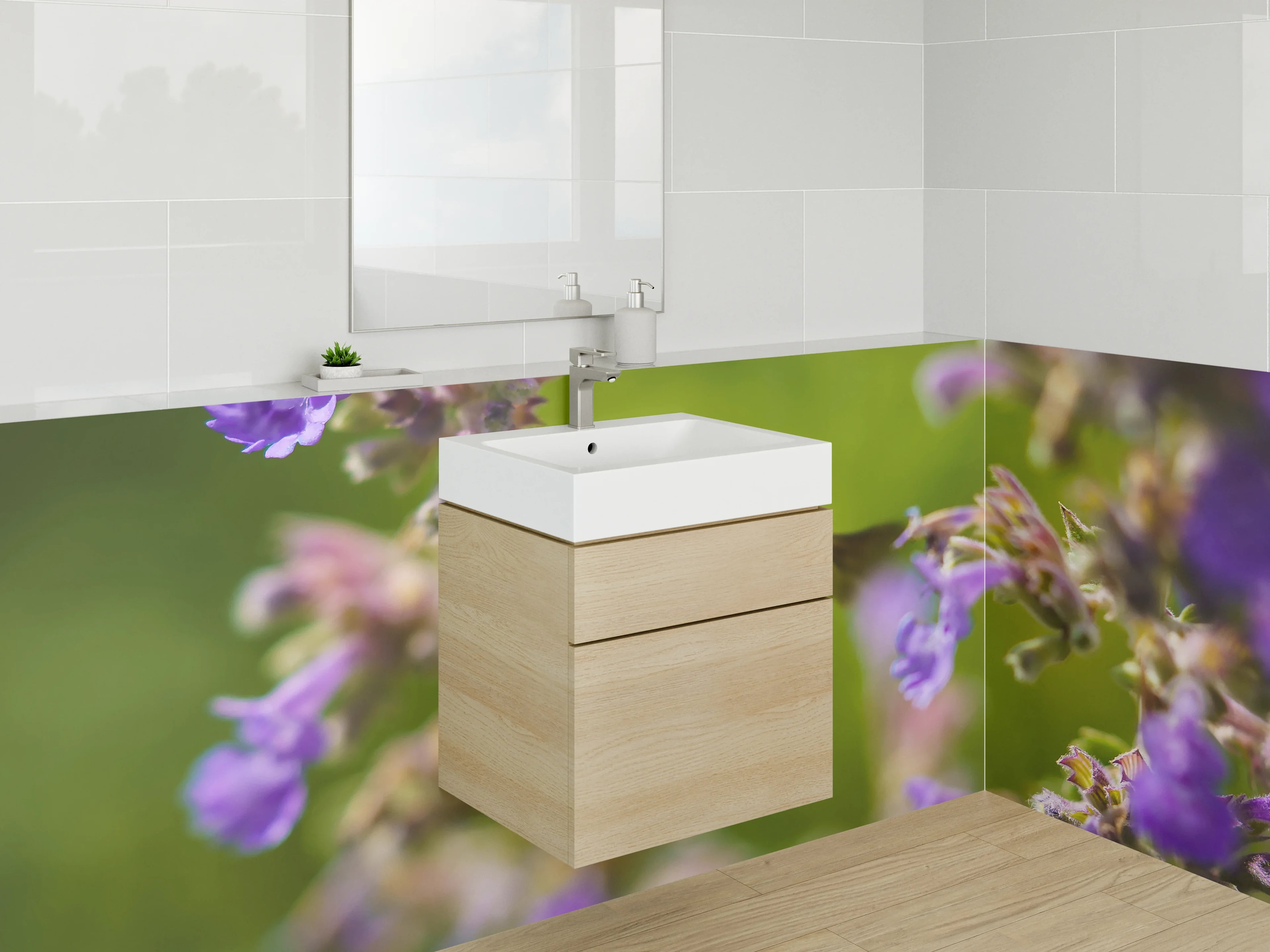 Waschbecken-Rückwand - Biene an lila Blüten nah