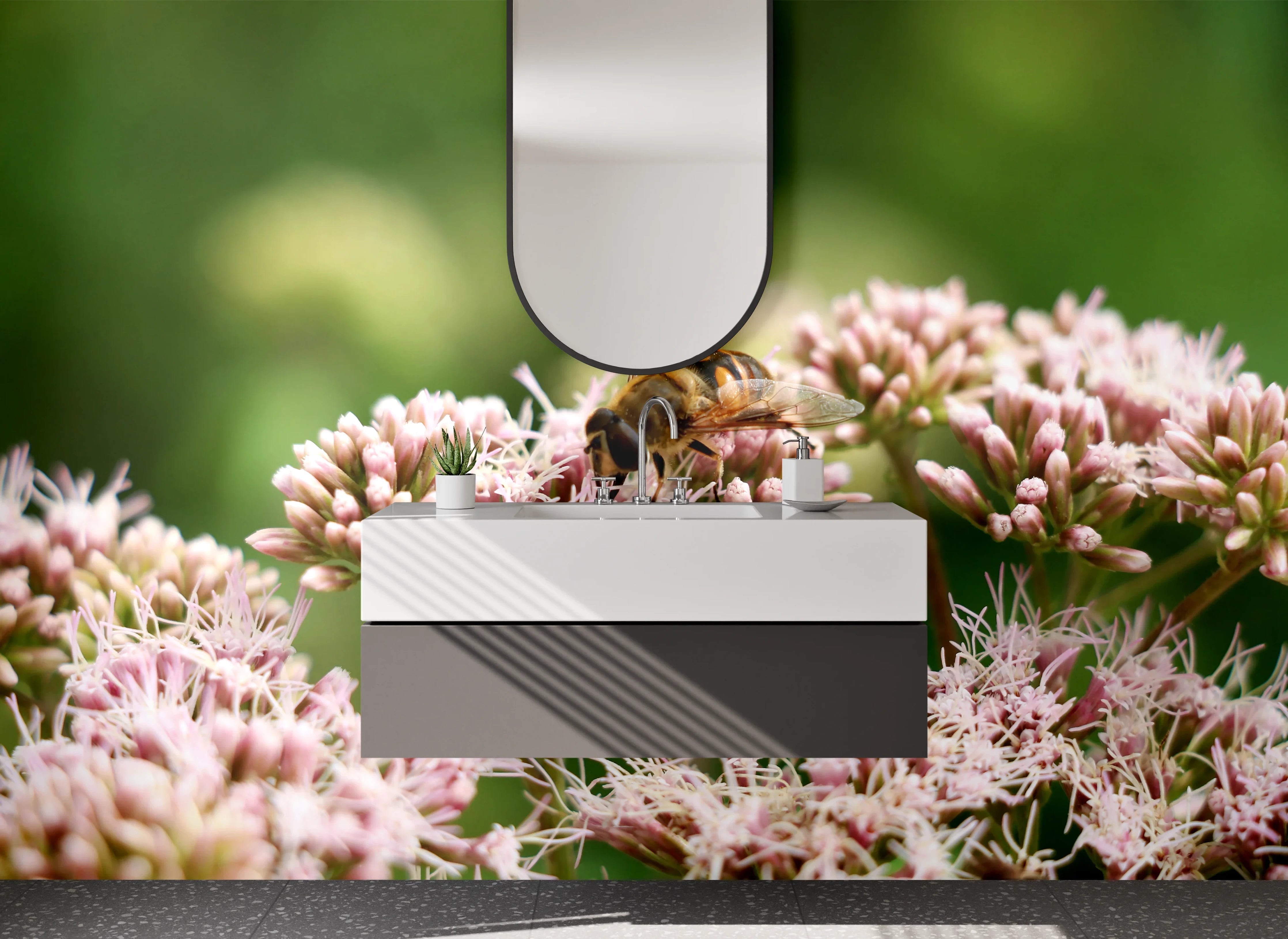 Waschbecken-Rückwand - Biene auf rosa Blüten – Naturmotiv