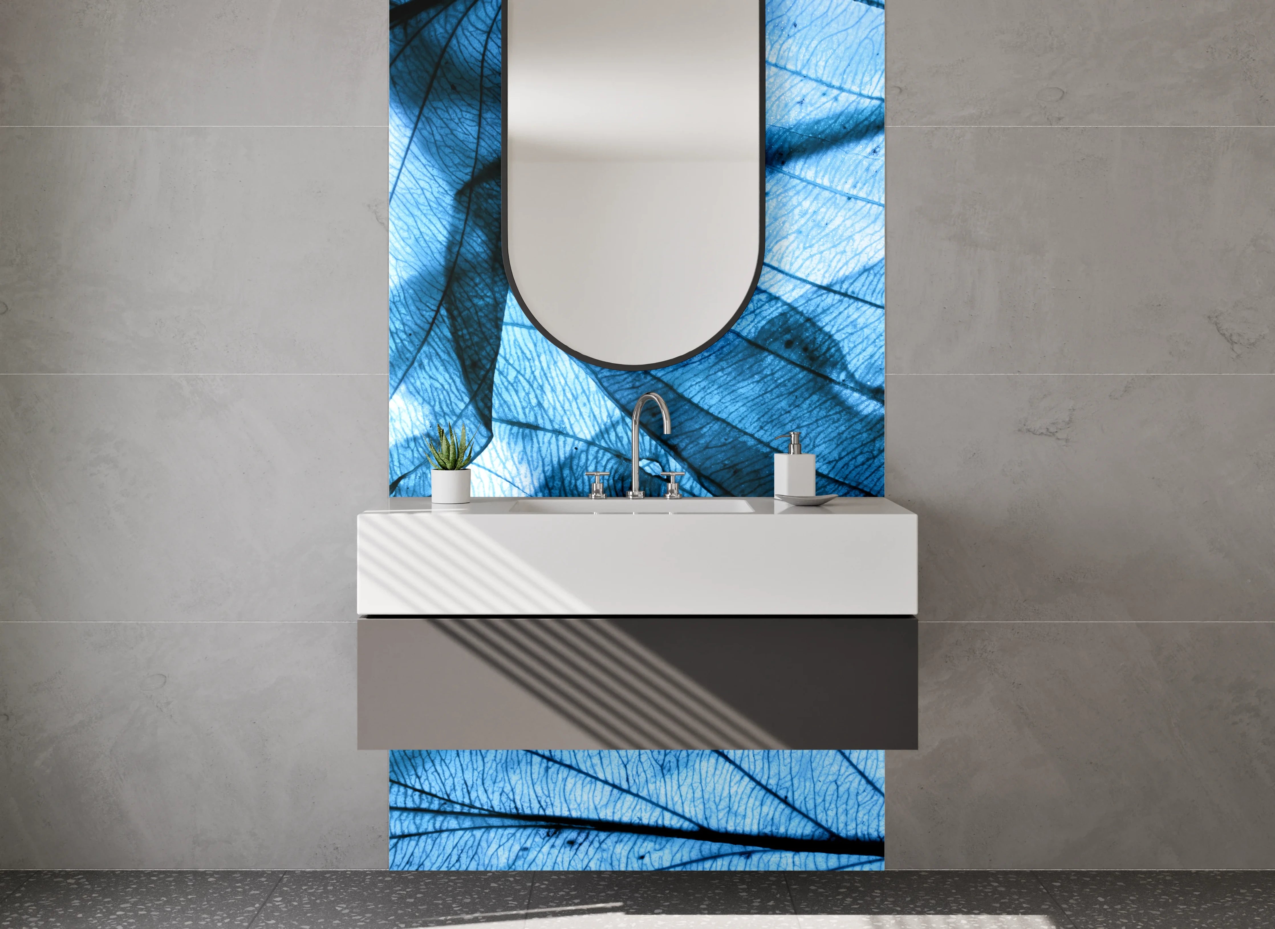 Waschbecken-Rückwand - Blattstrukturen in Blau – Abstraktes Naturdesign